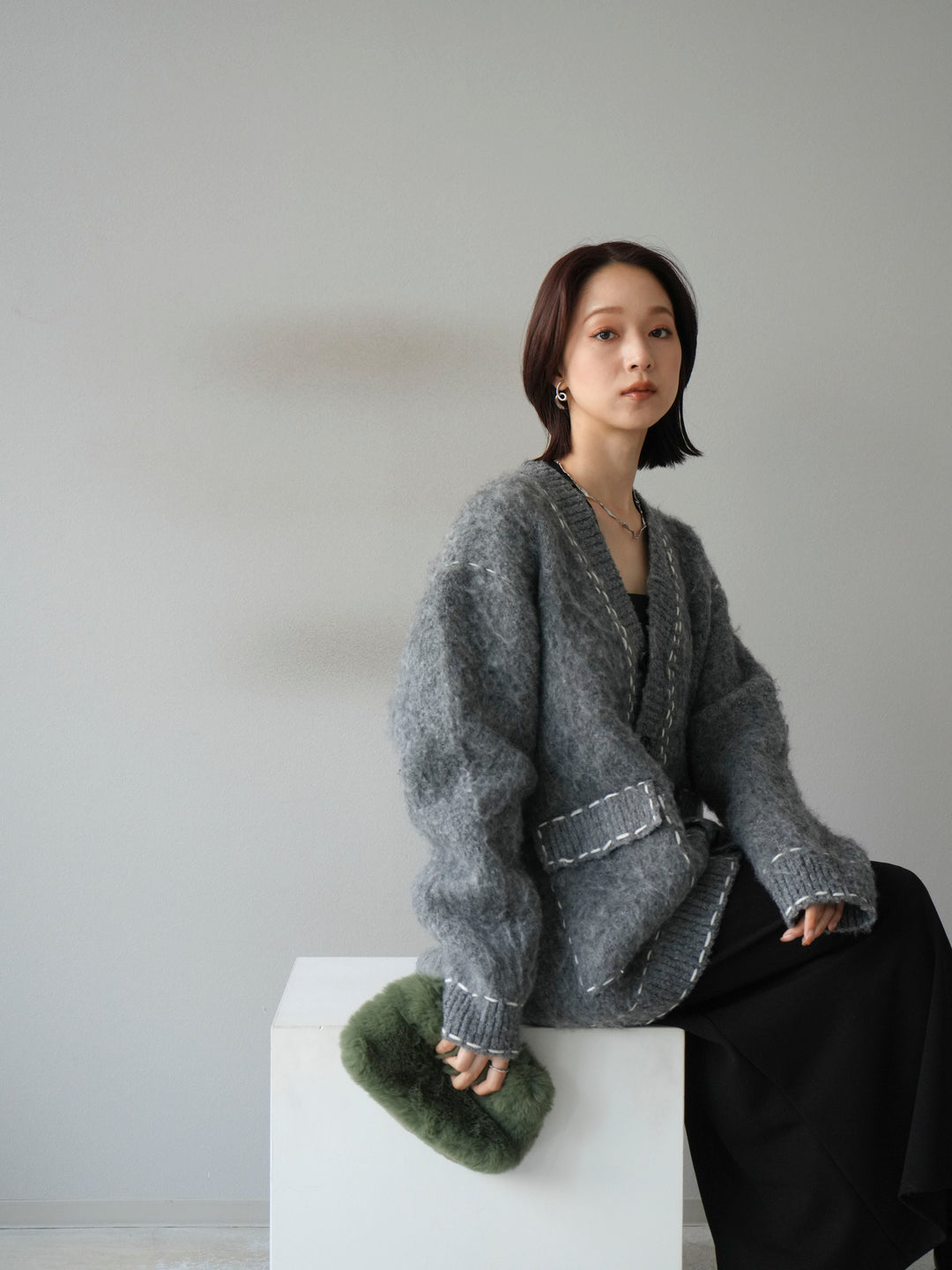 [予約]ステッチVネックニットカーディガン/グレー