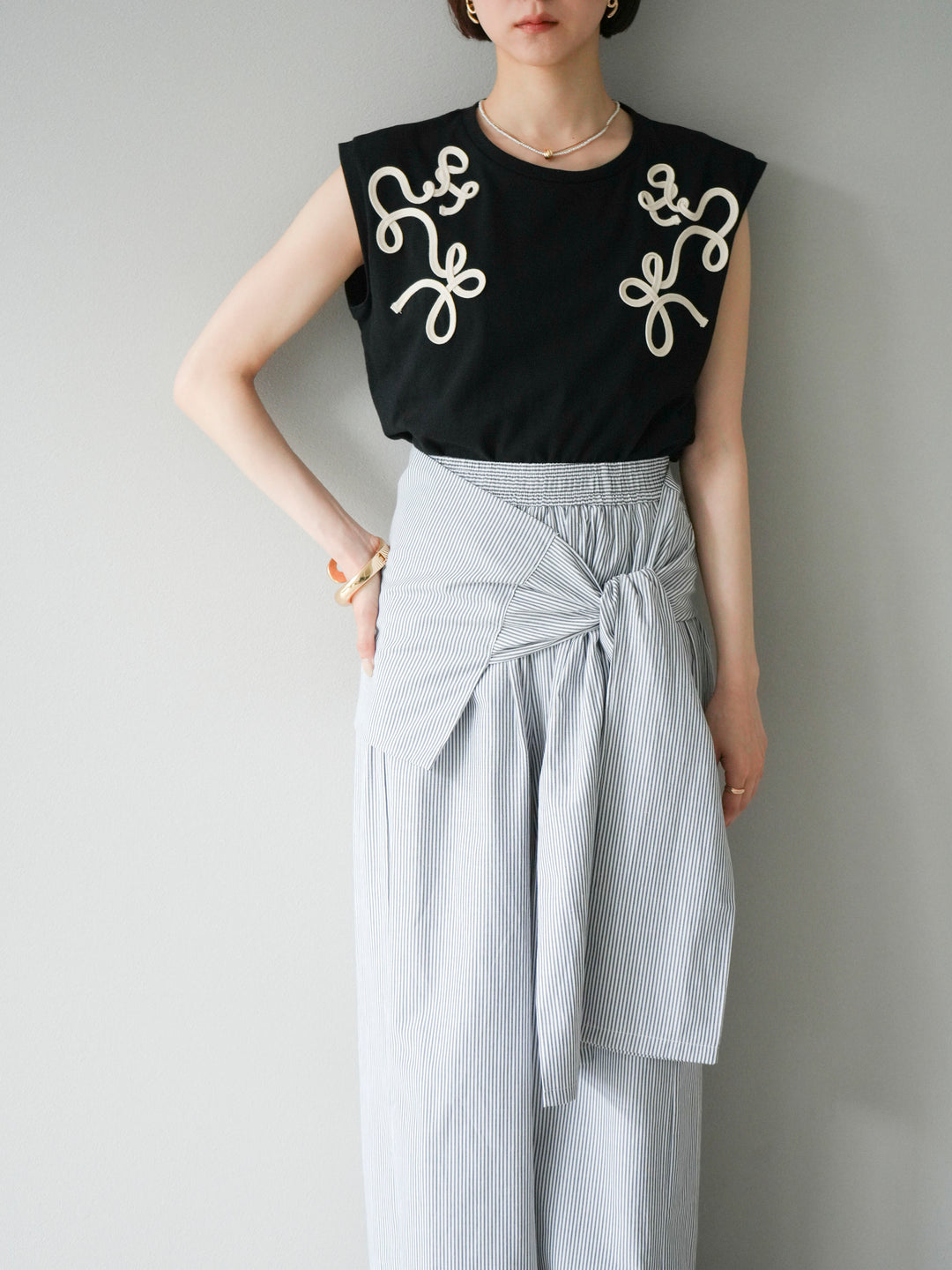 [SET]コード刺繍フレンチスリーブTシャツ+ウエスト巻きストライプイージーパンツ(2set)