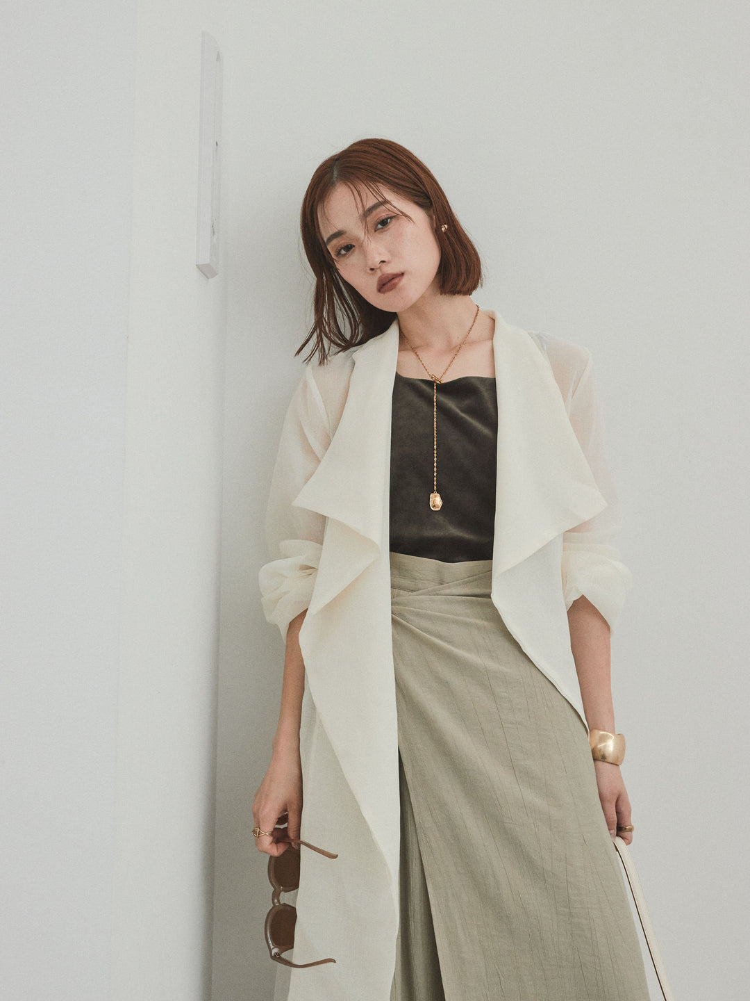 [SET] 方形天鵝絨背心 + 水洗緞層疊裙褲 + 透視長外套 (3 件套)