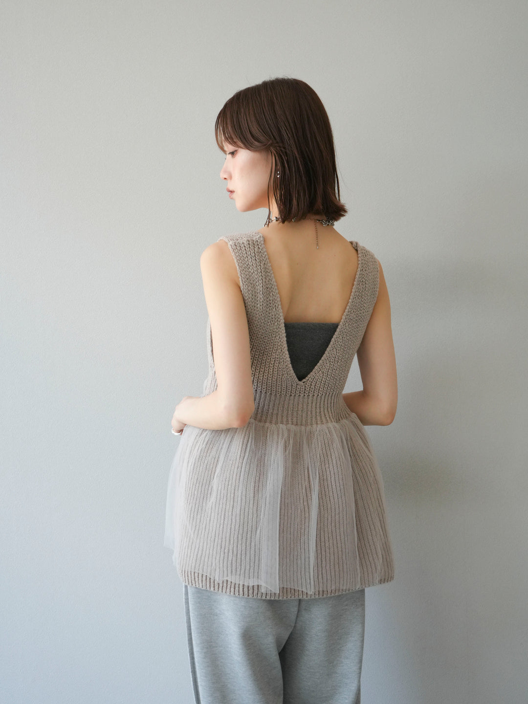 [予約]チュールレイヤードペプラムニットベスト/グレージュ