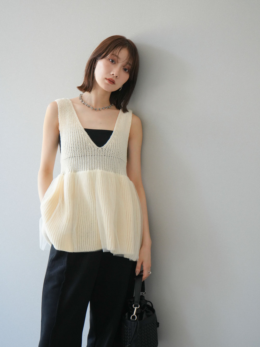 [SET] 薄紗層疊荷葉邊針織背心 + 兩用設計運動褲（2 件組）