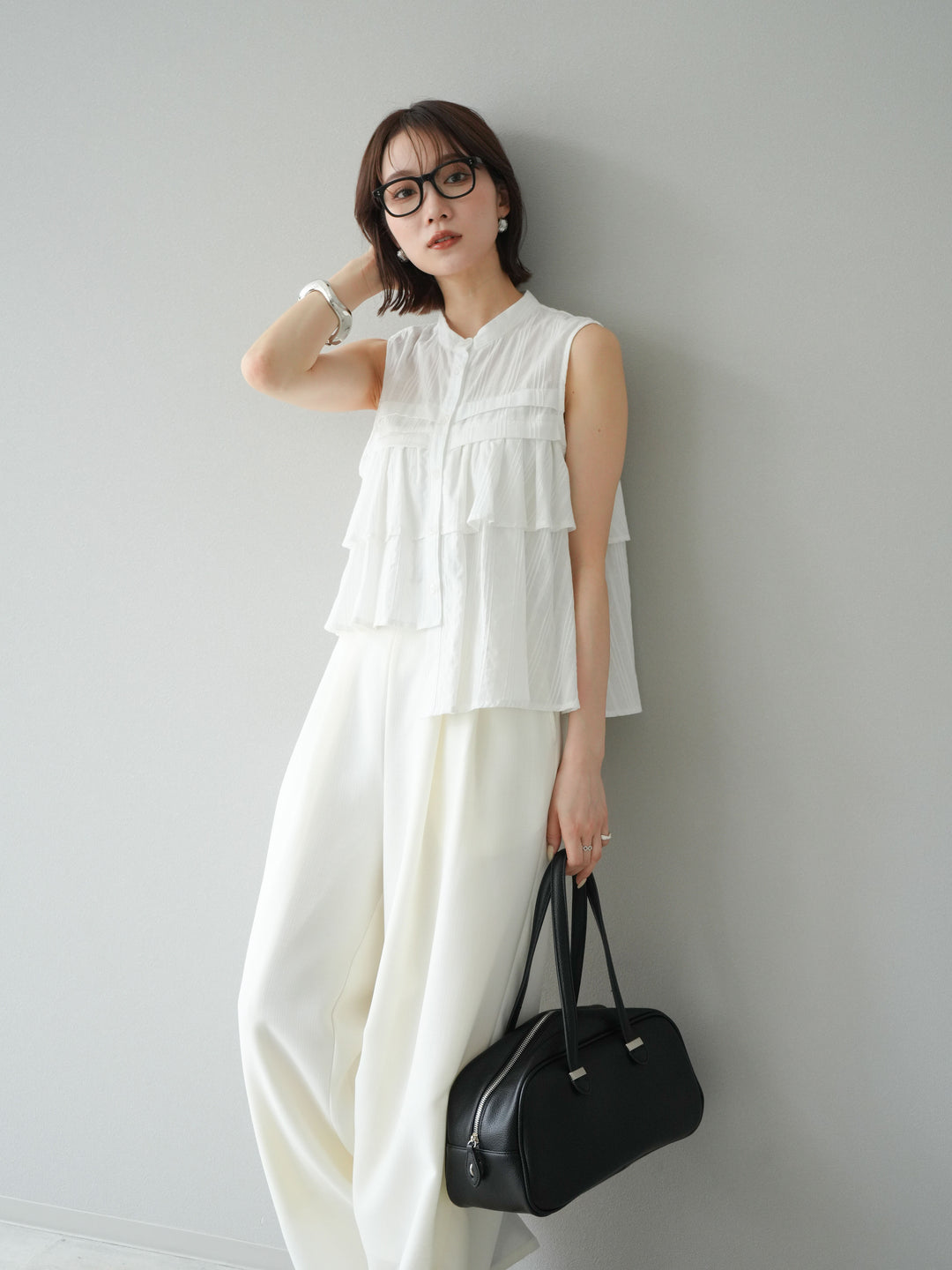 [予約]ドビーストライプアシンメトリーフリルノースリブラウス/ホワイト