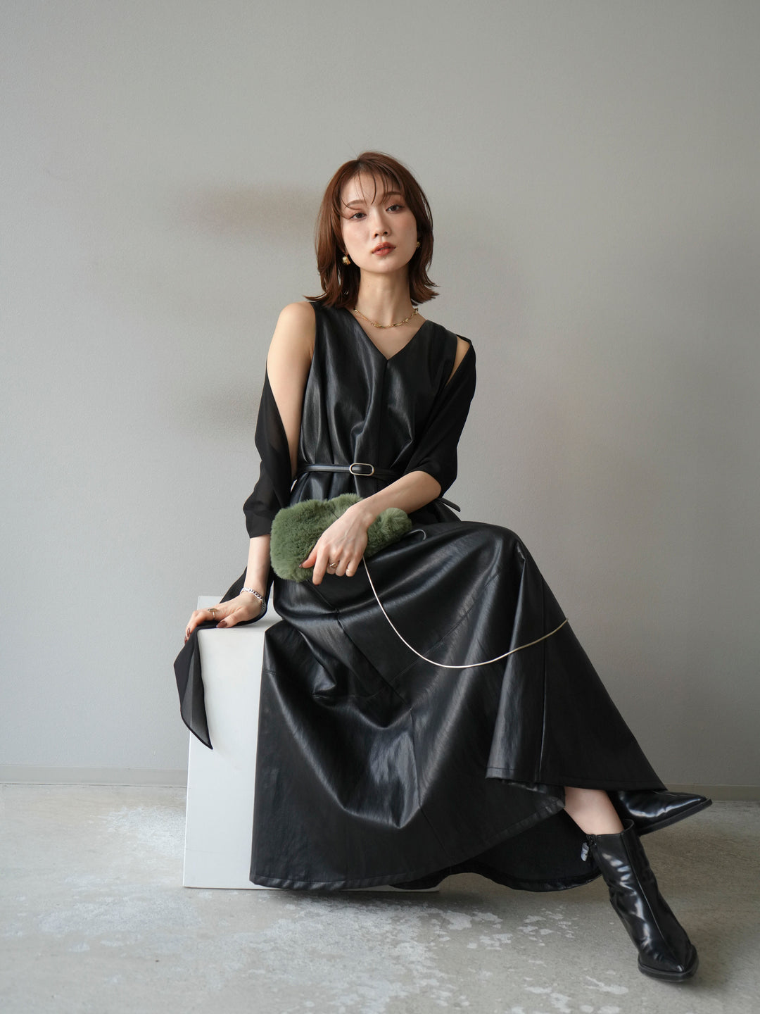 [予約]レザーAラインワンピース/ブラック