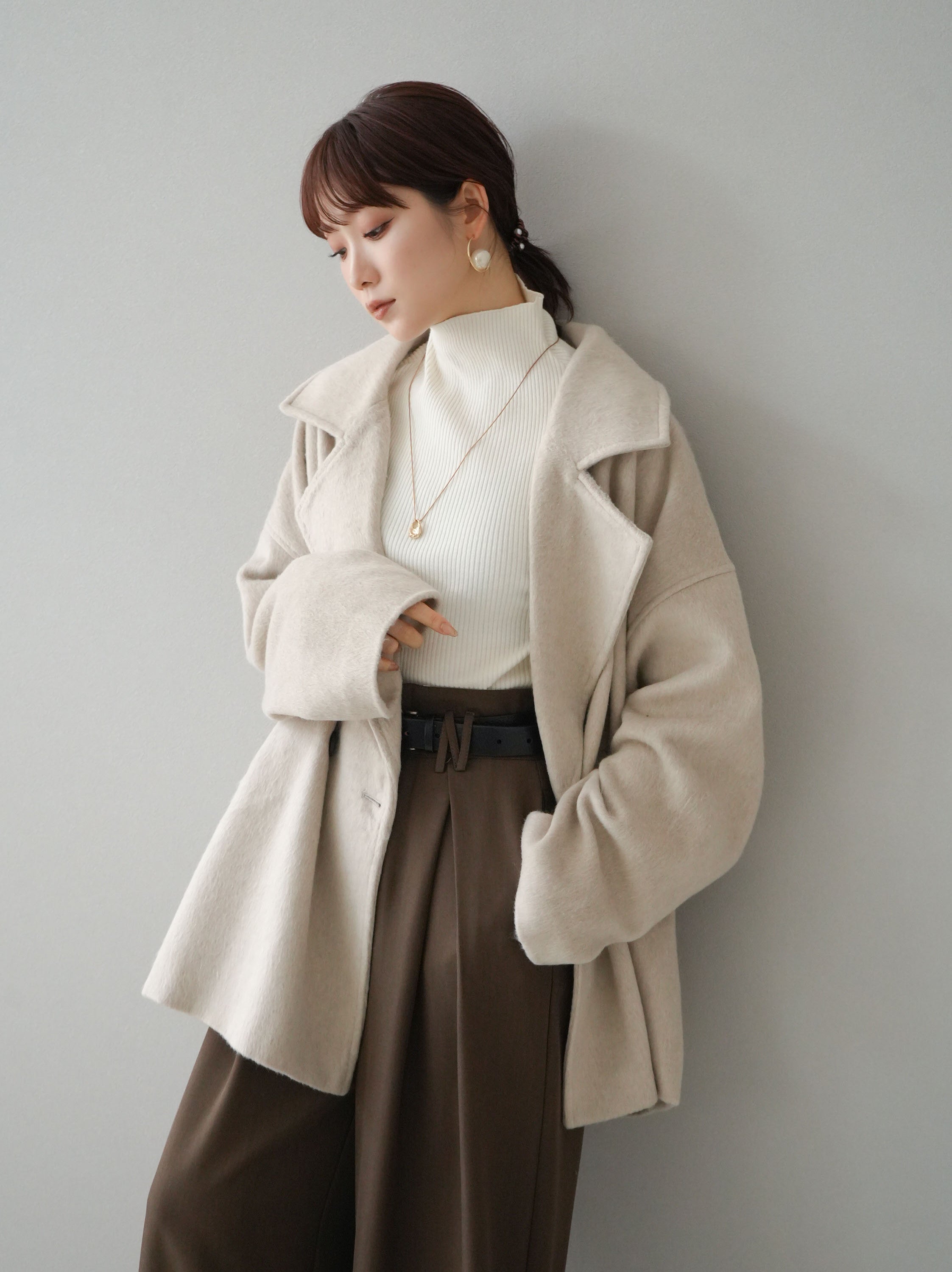 美品lumierリュミエ　オーバーサイズ　フェイクビーバーミドルコート ベージュ SET]フェイクビーバーミドルコート+ベルト付ウールタッチワイドパンツ