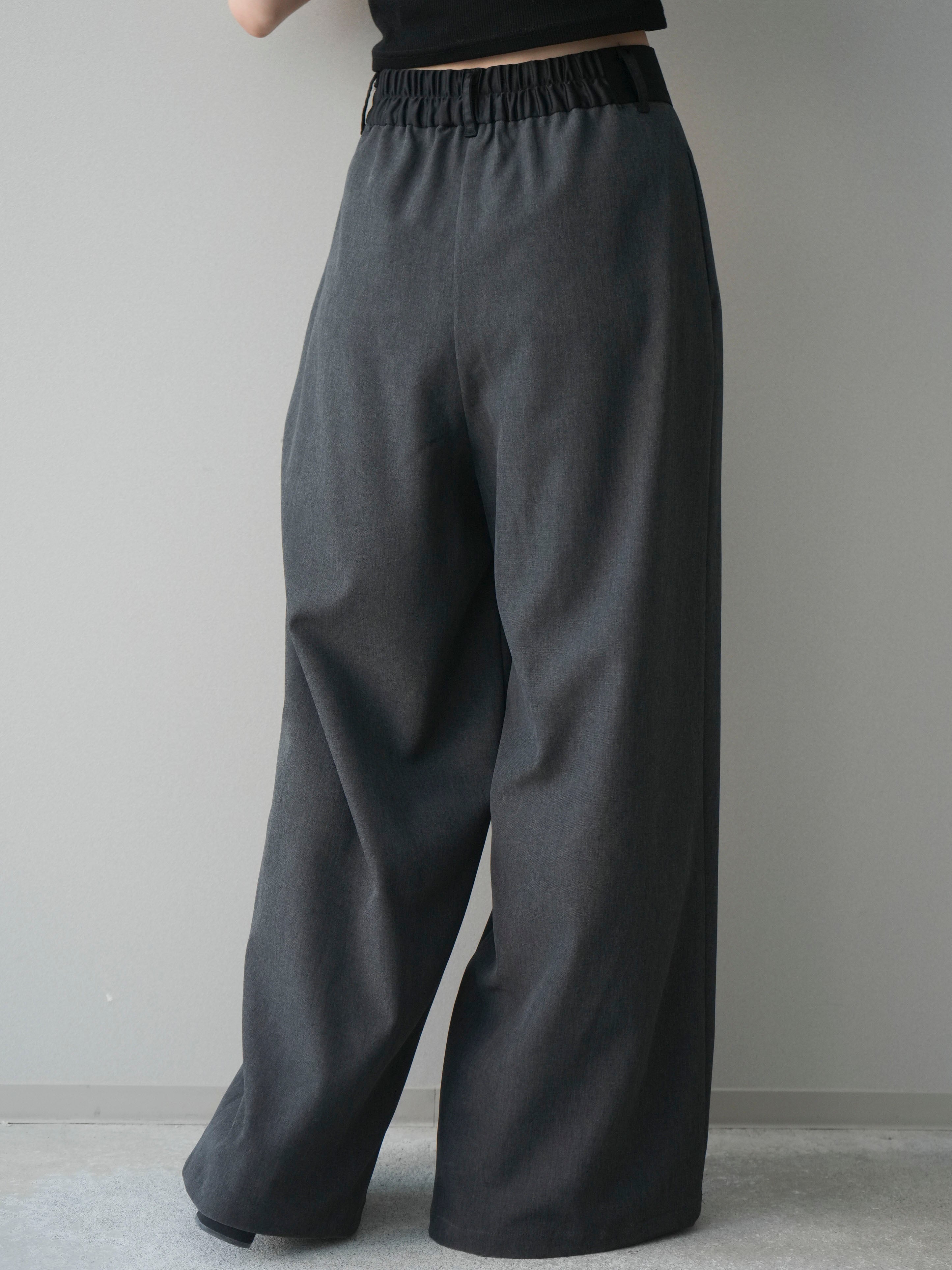 予約]サテンベルトタックワイドパンツ/charcoal – Lumier