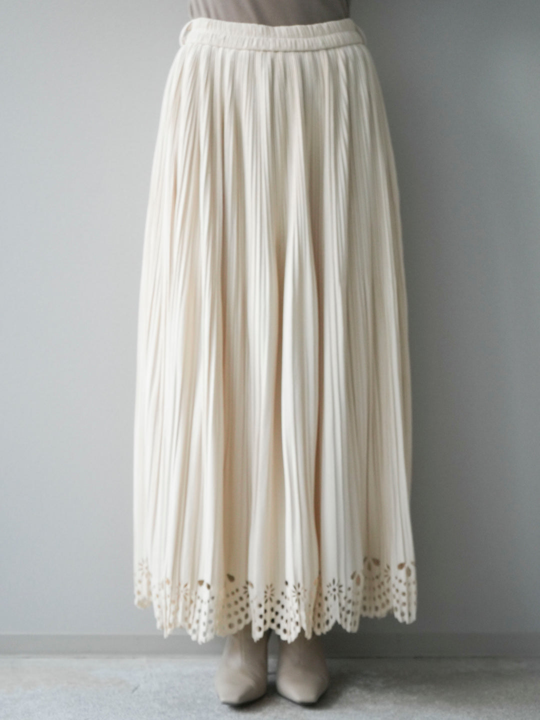 [予約]パンチングデザインスエードプリーツスカート/ivory