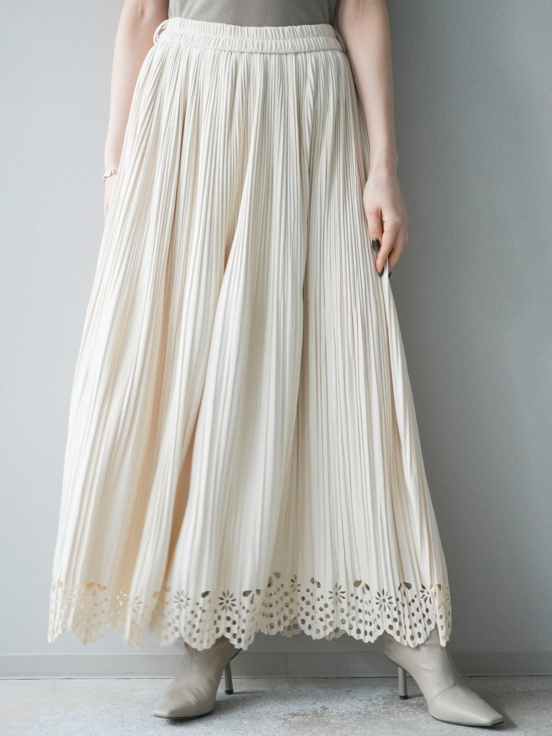 [予約]パンチングデザインスエードプリーツスカート/ivory