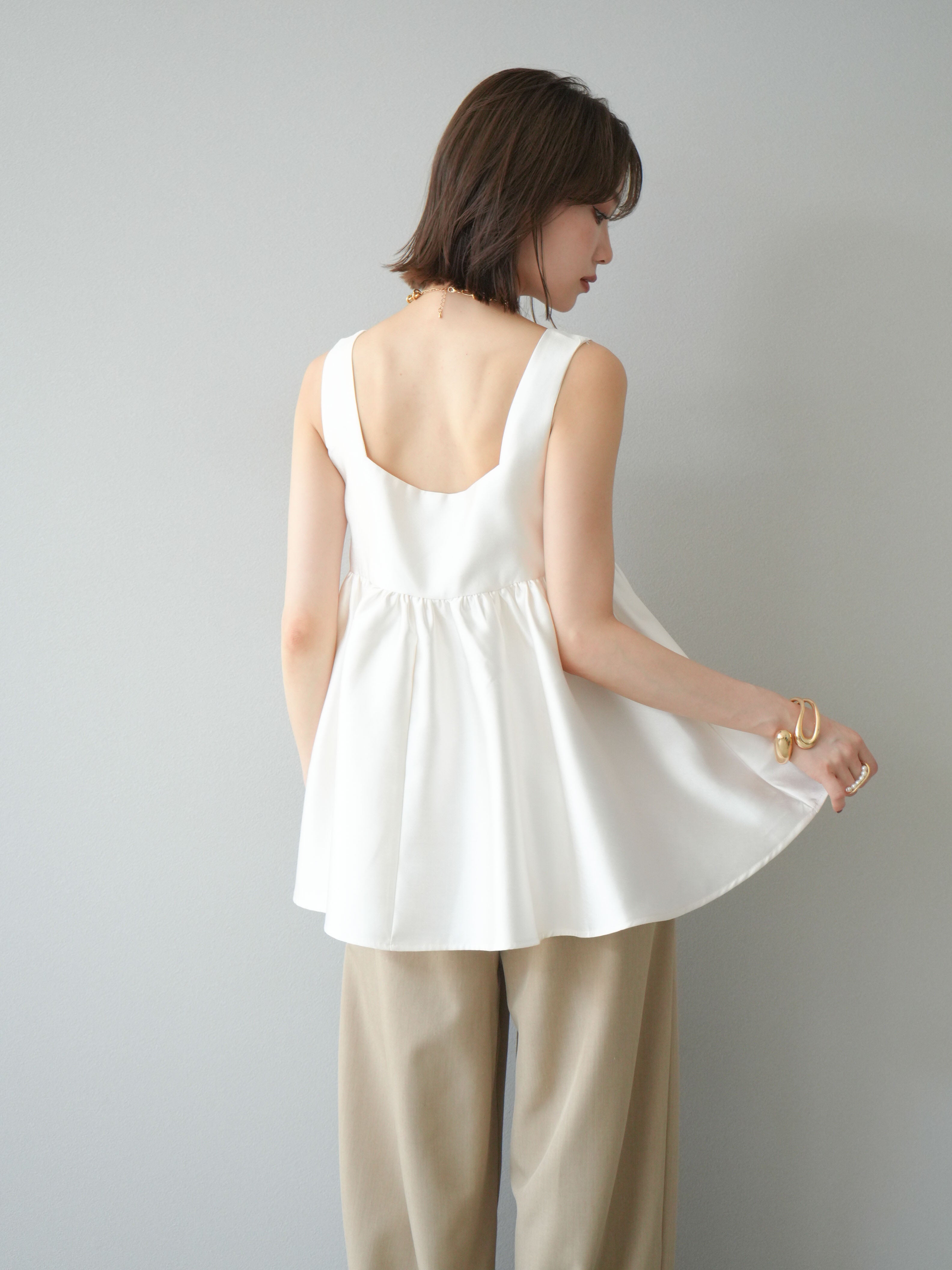 予約]サテンフレアノースリーブトップス/アイボリー – Lumier