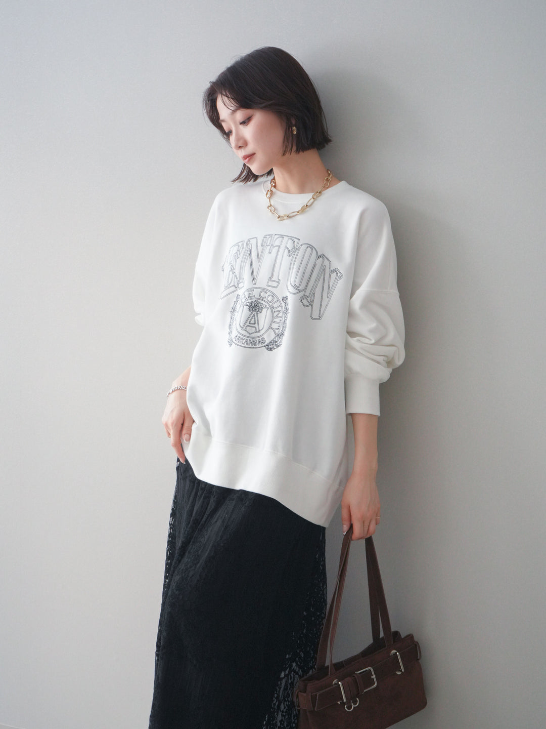 [予約]カレッジロゴ刺繍BIGスウェットプルオーバー/offwhite