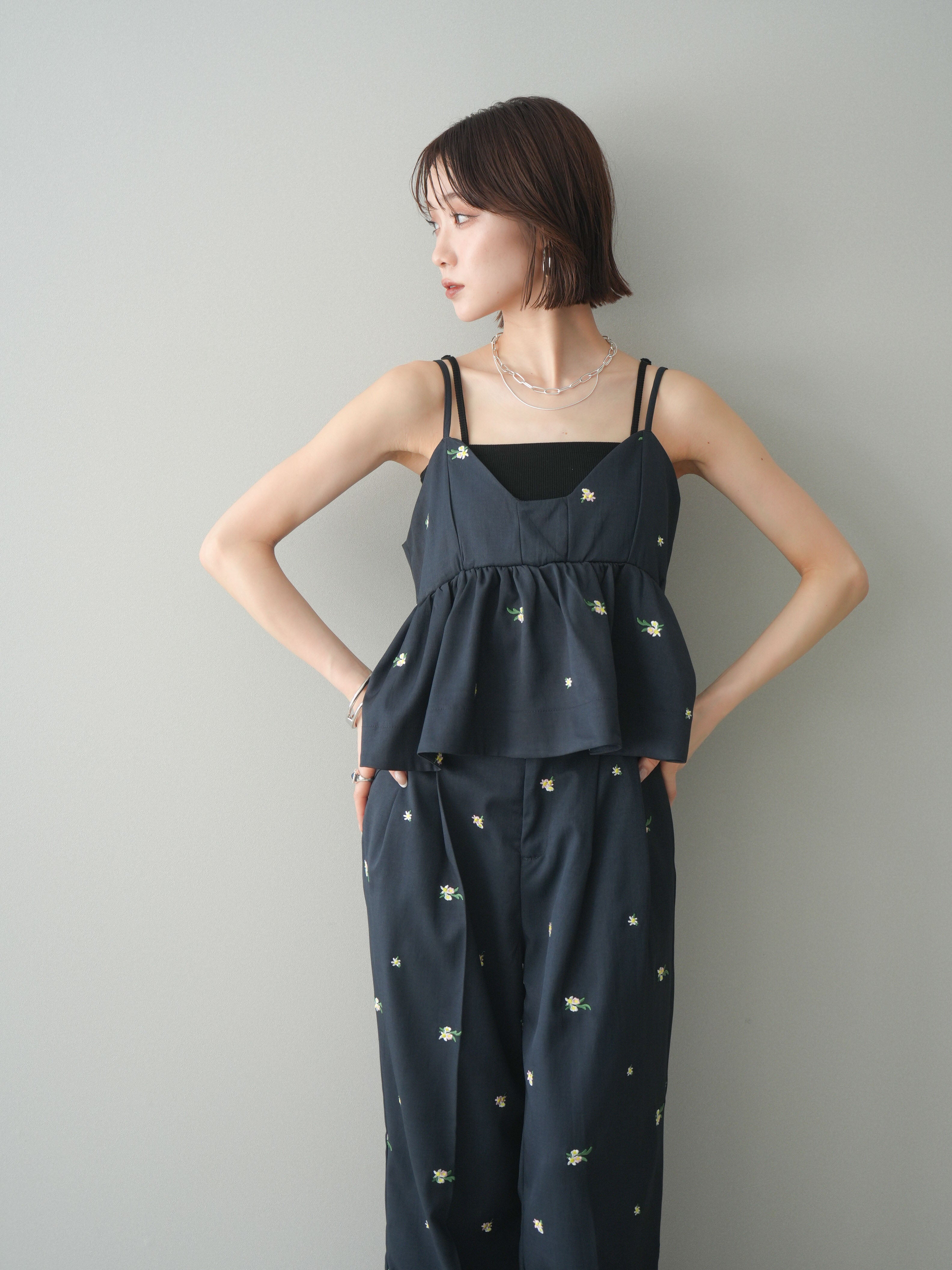 SET]フラワー刺繍ビスチェ+フラワー刺繍タックパンツ(2set) – Lumier