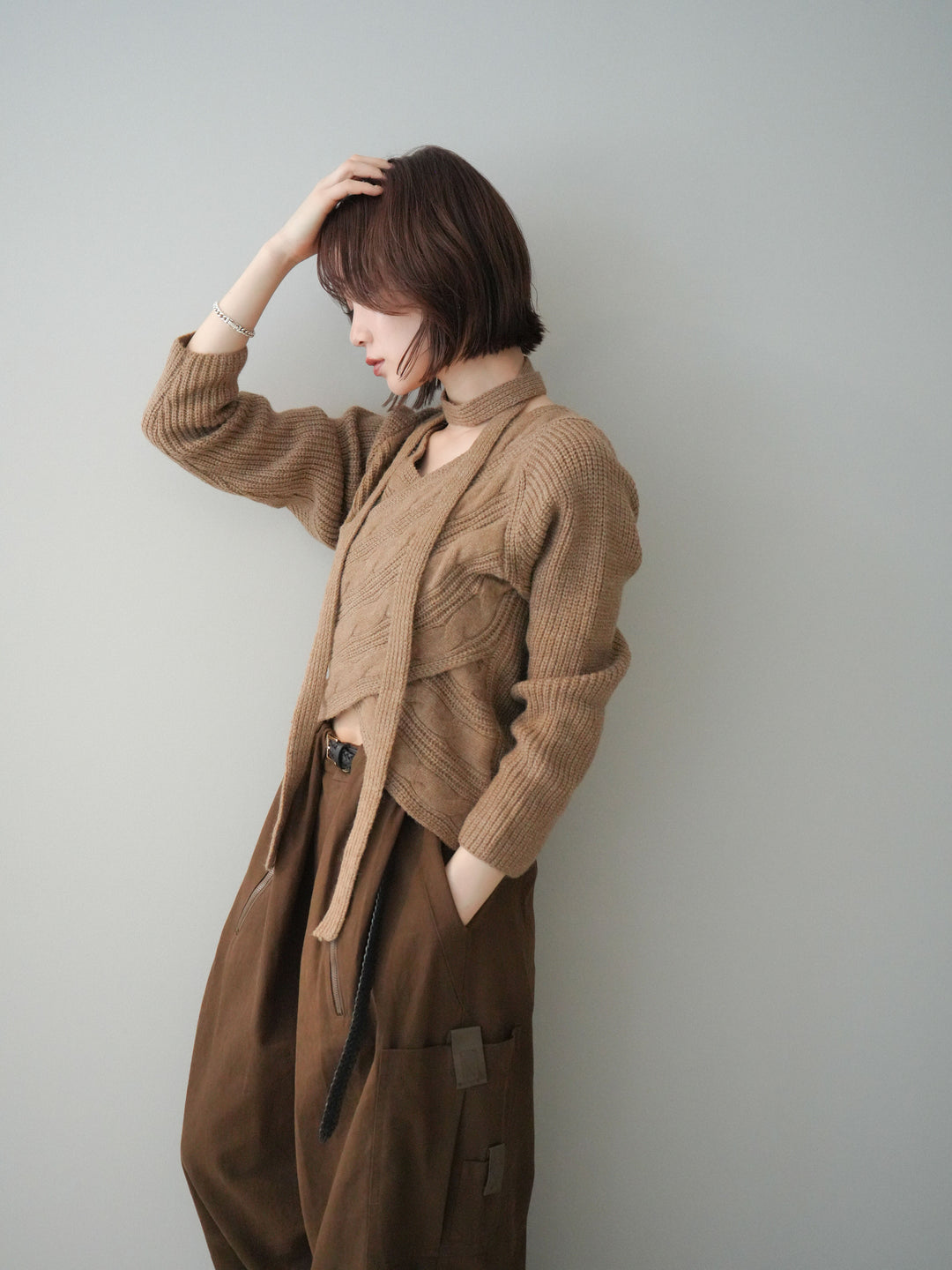 [予約]ケーブル編みクロスニットトップス/camel