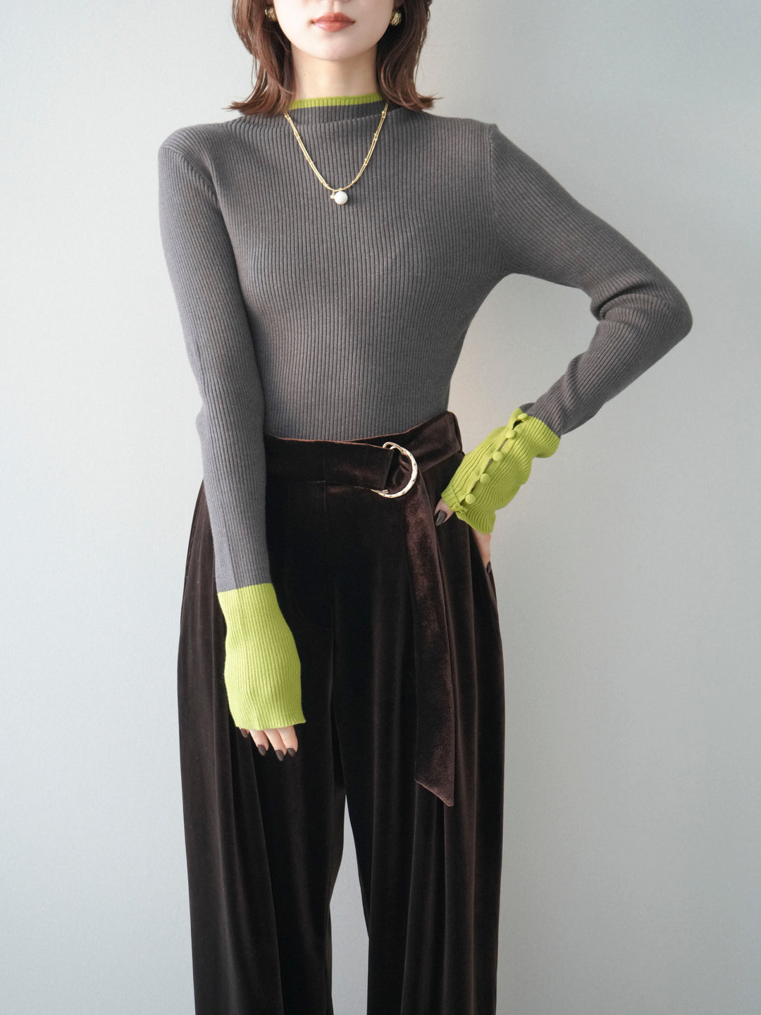 [SET]袖ボタンハイネック配色リブニットトップス+選べるアクセセット(2set)