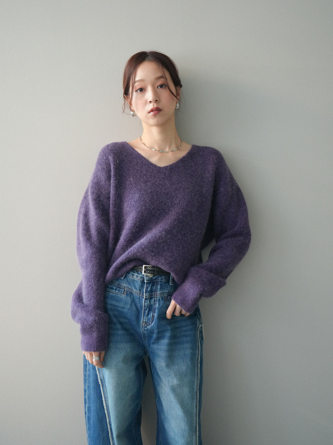 [SET]シュシュ付きアンゴラタッチVネックニットプルオーバー+サイドフリンジワイドデニムパンツ(2set)