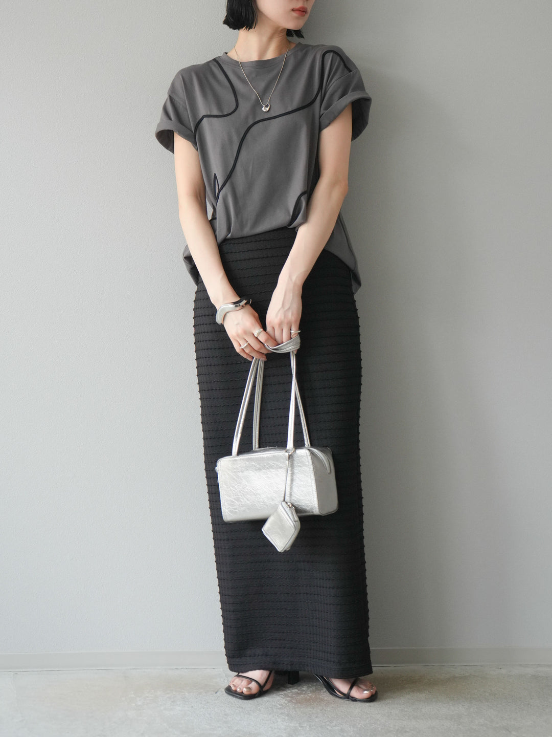 [予約]コード刺繍ルーズTシャツ/チャコール