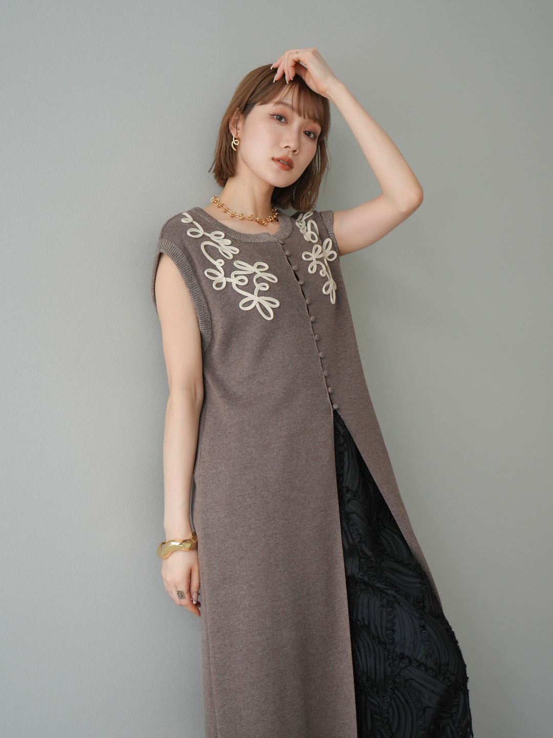 【預購】前開衩繩繡花針織洋裝/摩卡色