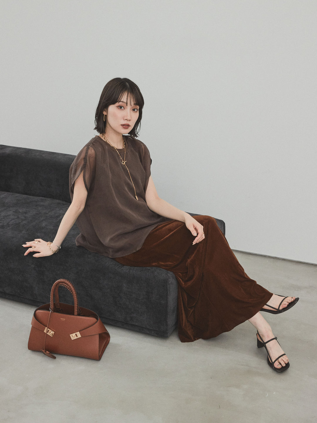 [SET] 緊湊光滑透視層疊上衣 + 天鵝絨低腰裙 (2set)