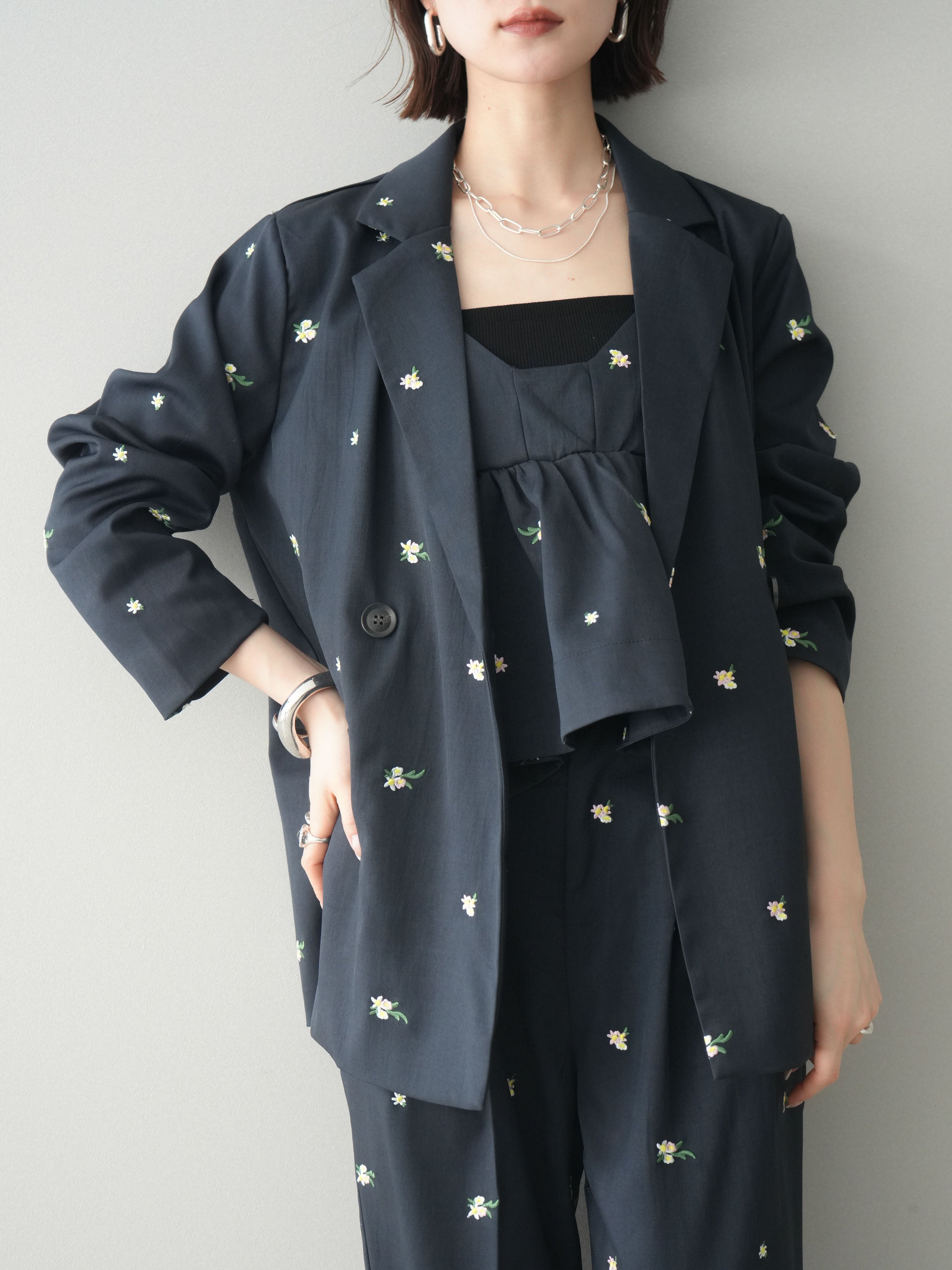 予約]フラワー刺繍テーラードジャケット/navy – Lumier