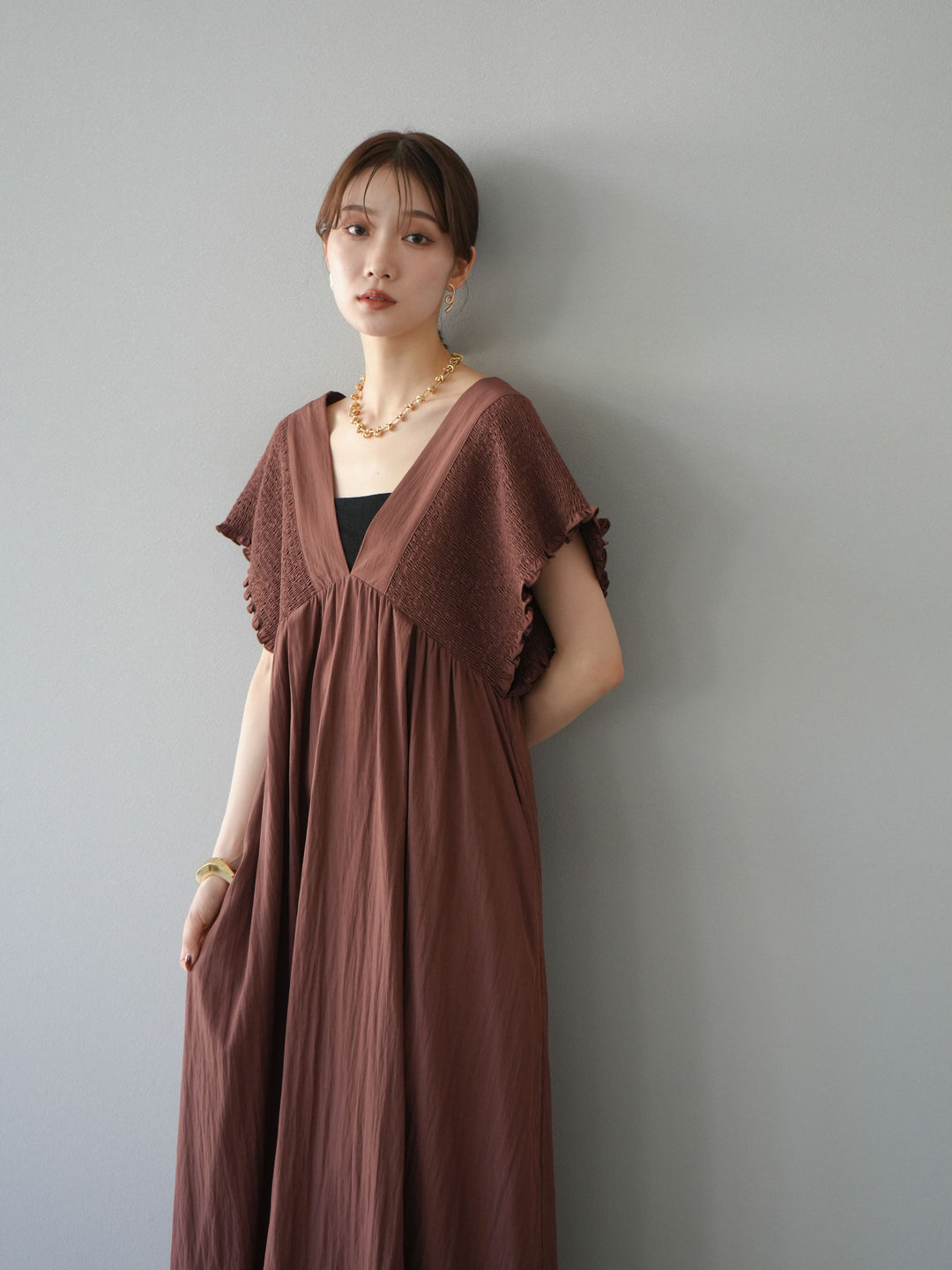【預購】褶皺V領洋裝/棕色