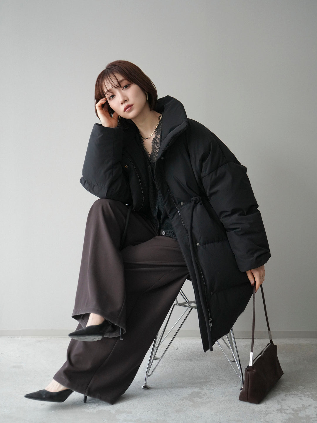 [20%オフ]スタンドカラーウエストベルトミドルダウンコート/black