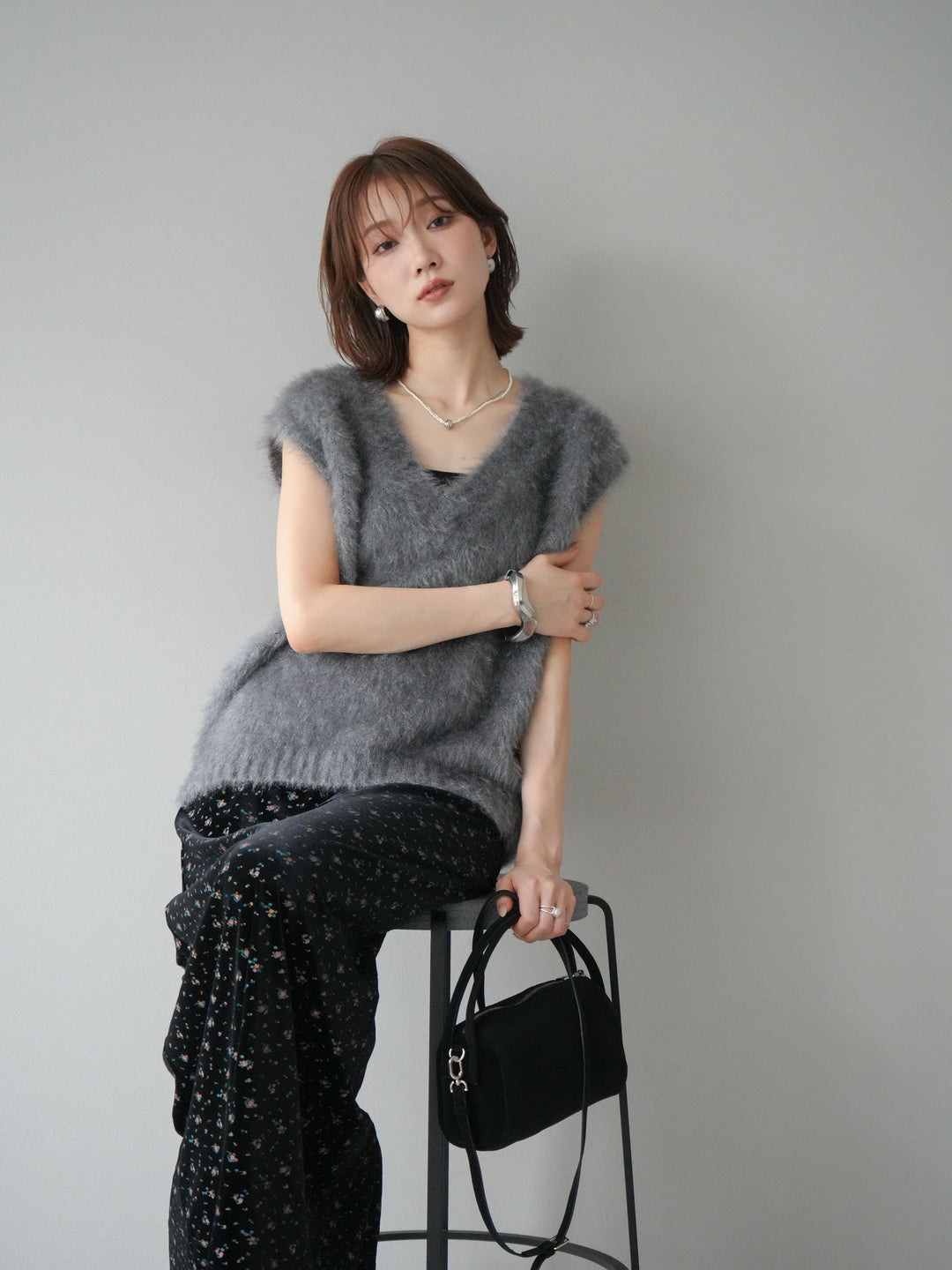 [予約]ラメシャギーVネックニットベスト/グレー