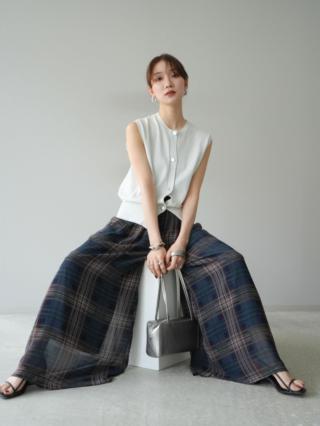 [SET] 金銀絲針織背心 + 透視格紋寬鬆褲 (2 件套)