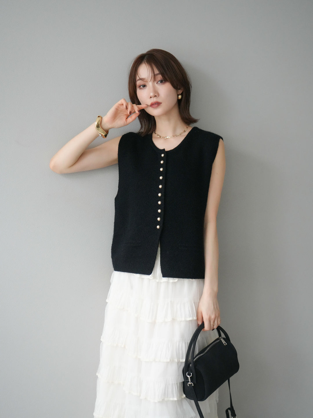 [予約]ゴールドボタンコンパクトニットベスト/ブラック