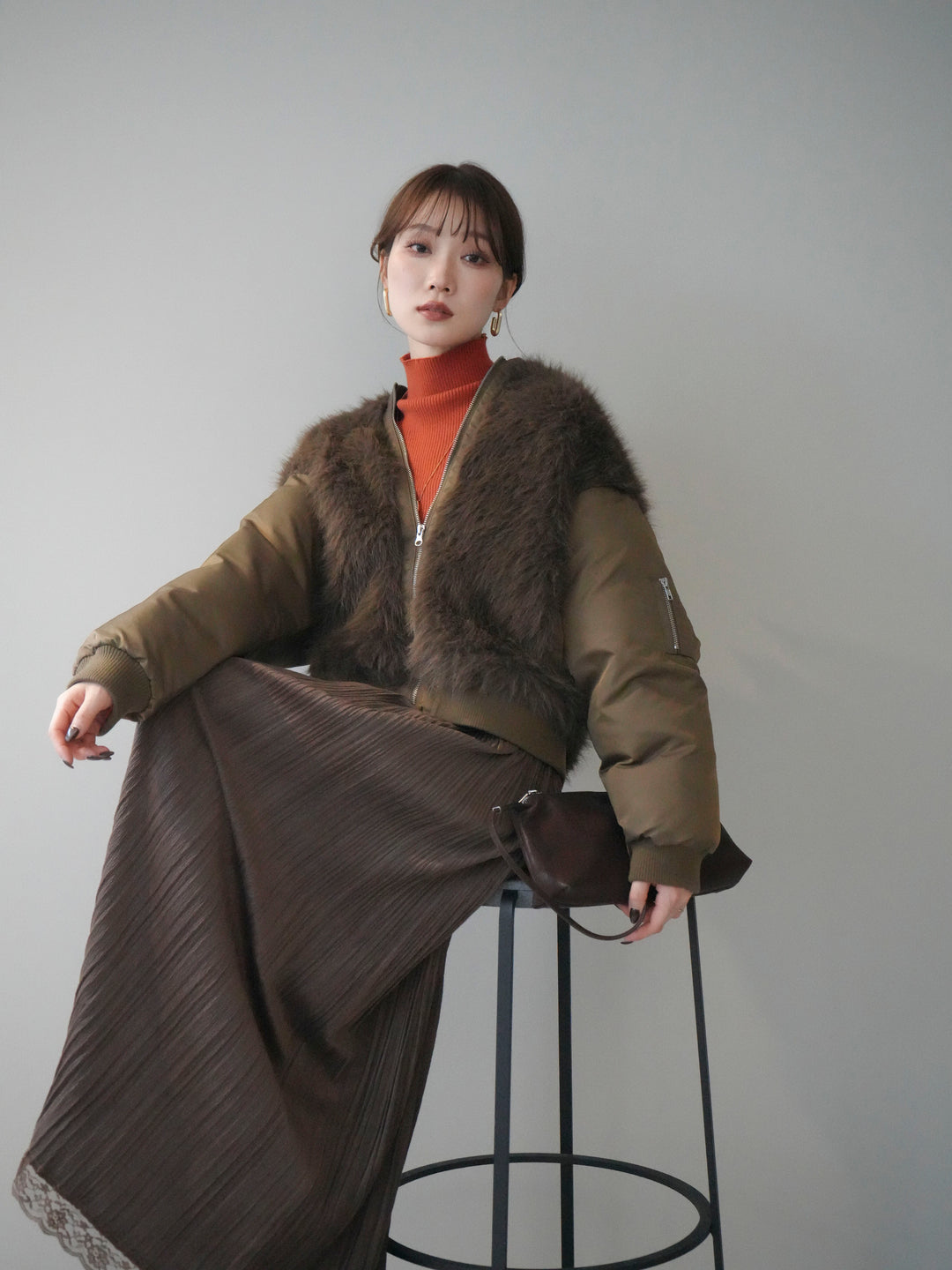 [SET]ファードッキングMA-1+袖ボタンボトルネックリブニットトップス+裾レーススウェードプリーツマキシスカート(3set)