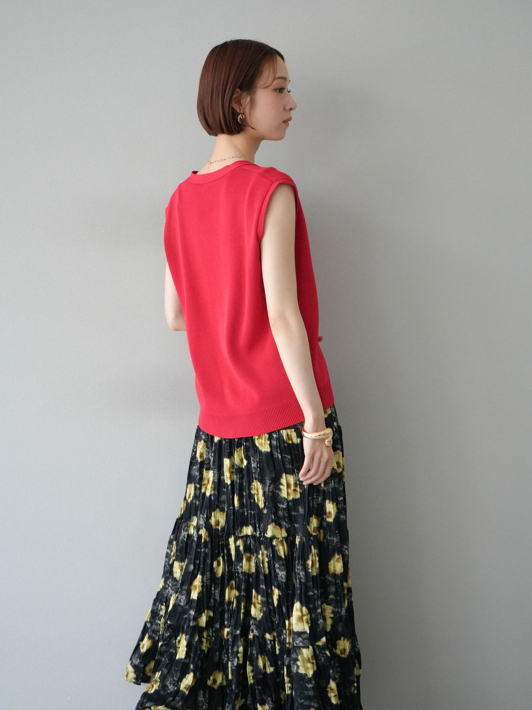 [SET] V領人造絲針織背心+花邊長裙（2件組）