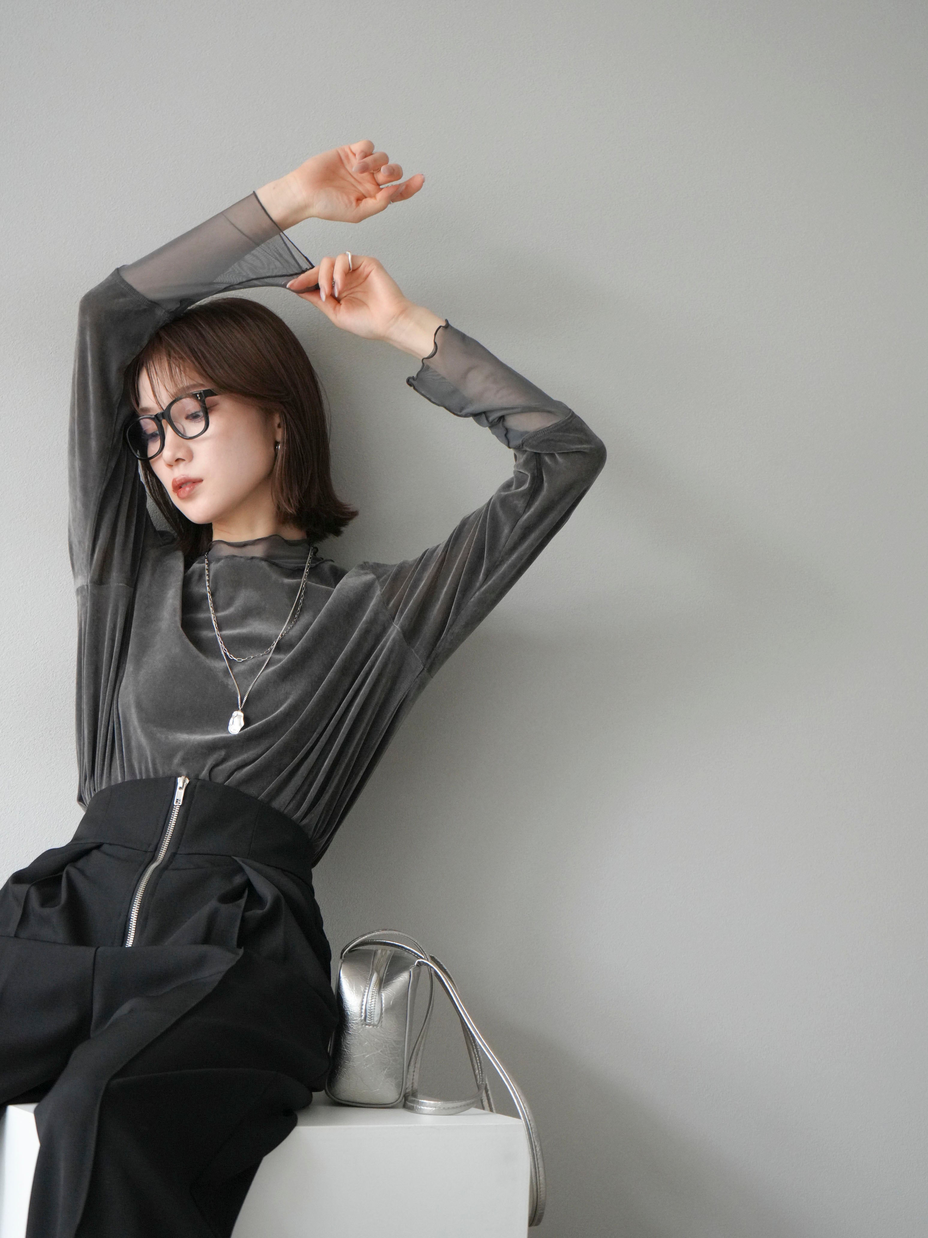 予約]シアー切替ベロアトップス/チャコール – Lumier