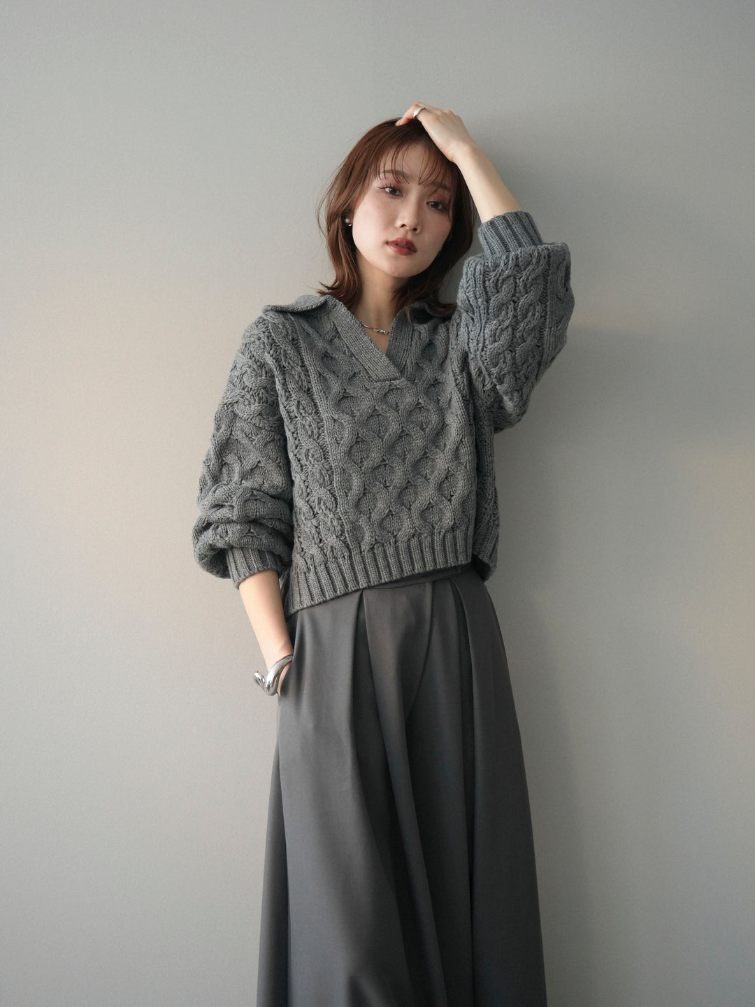 [SET]バルキーケーブルクロップド開襟プルオーバー+テープベルトタックバギーパンツ(2set)