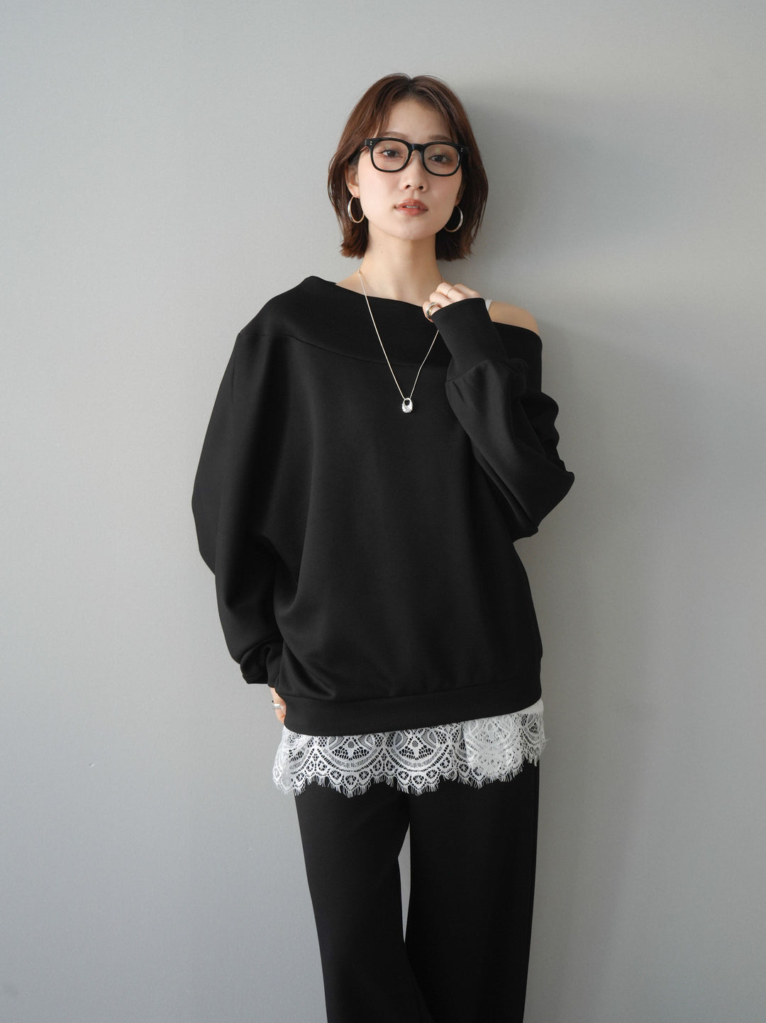 [予約]アシンメトリーオフショルポンチプルオーバー/black