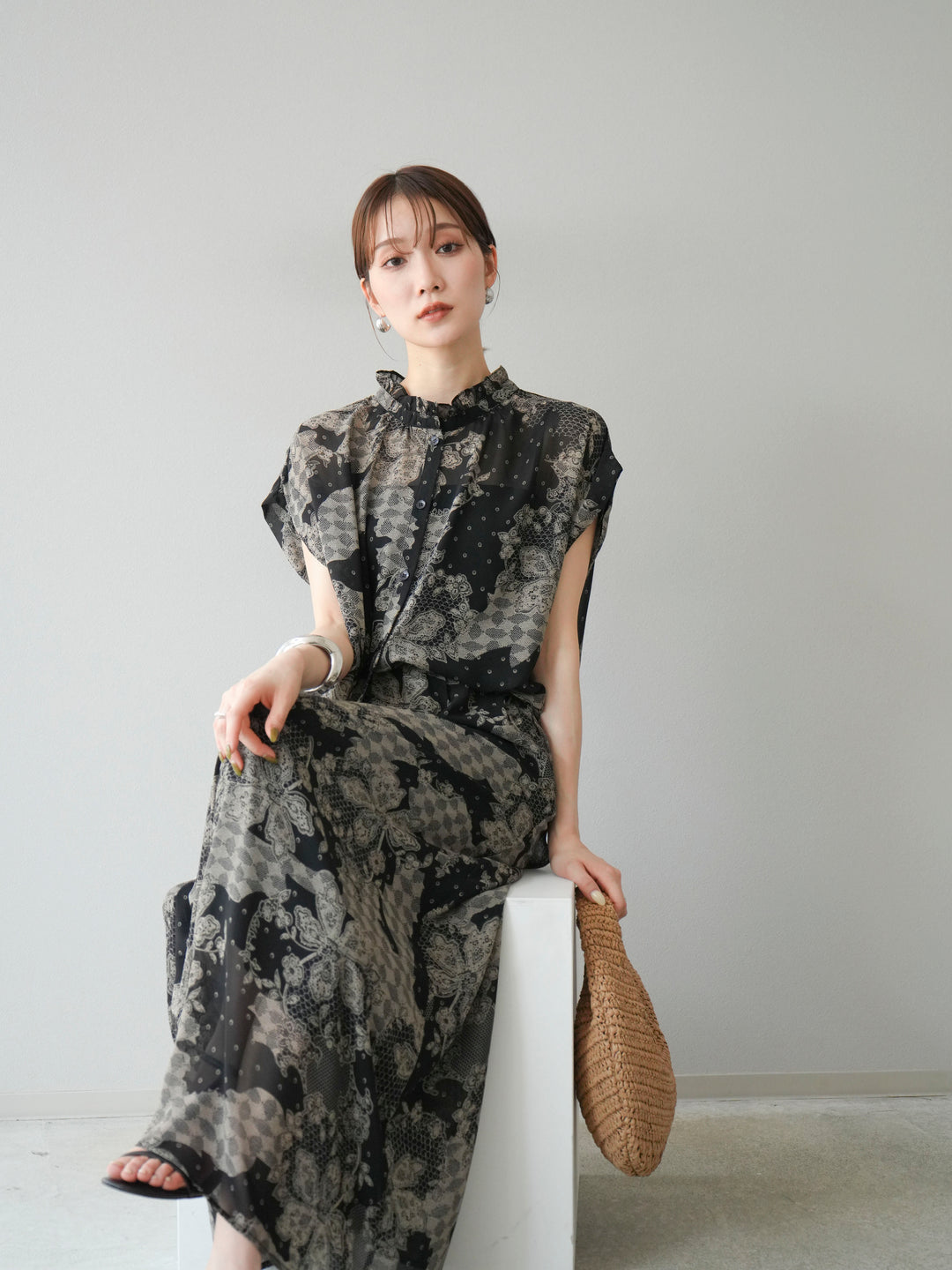 [SET] 花朵圖案法式袖襯衫 + 花朵圖案喇叭裙 (2 套)