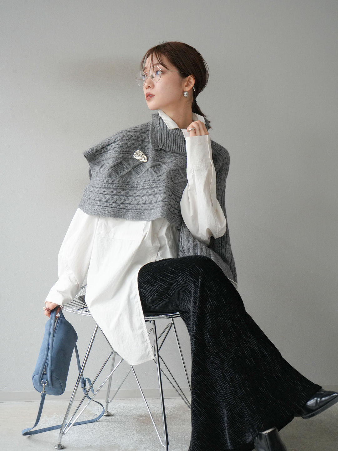 [予約]ケーブル編みニットケープ/グレー