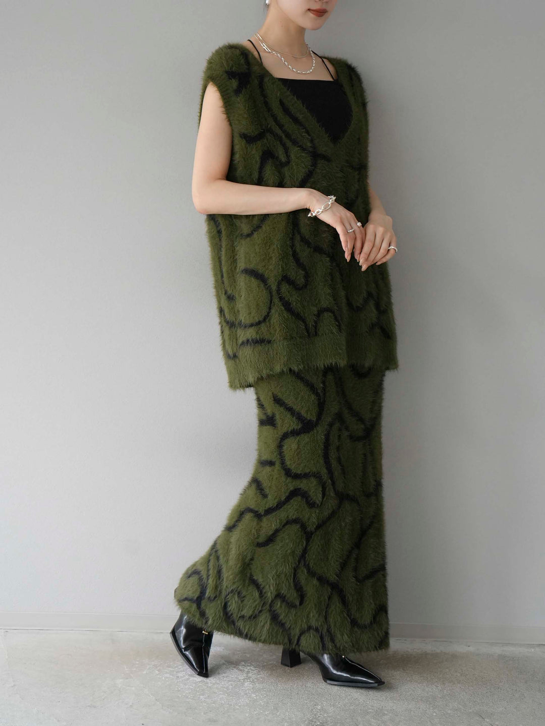 [SET] 線狀毛絨針織背心 + 線狀毛絨針織裙 (2套)