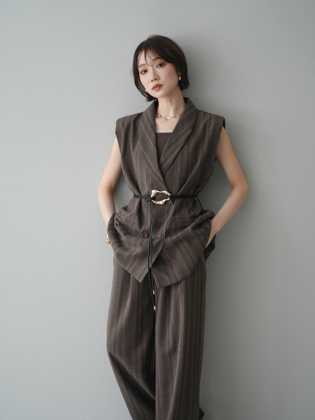 [SET]モチーフベルト付ストライプジレ＆パンツSETUP+選べるアクセセット(2set)