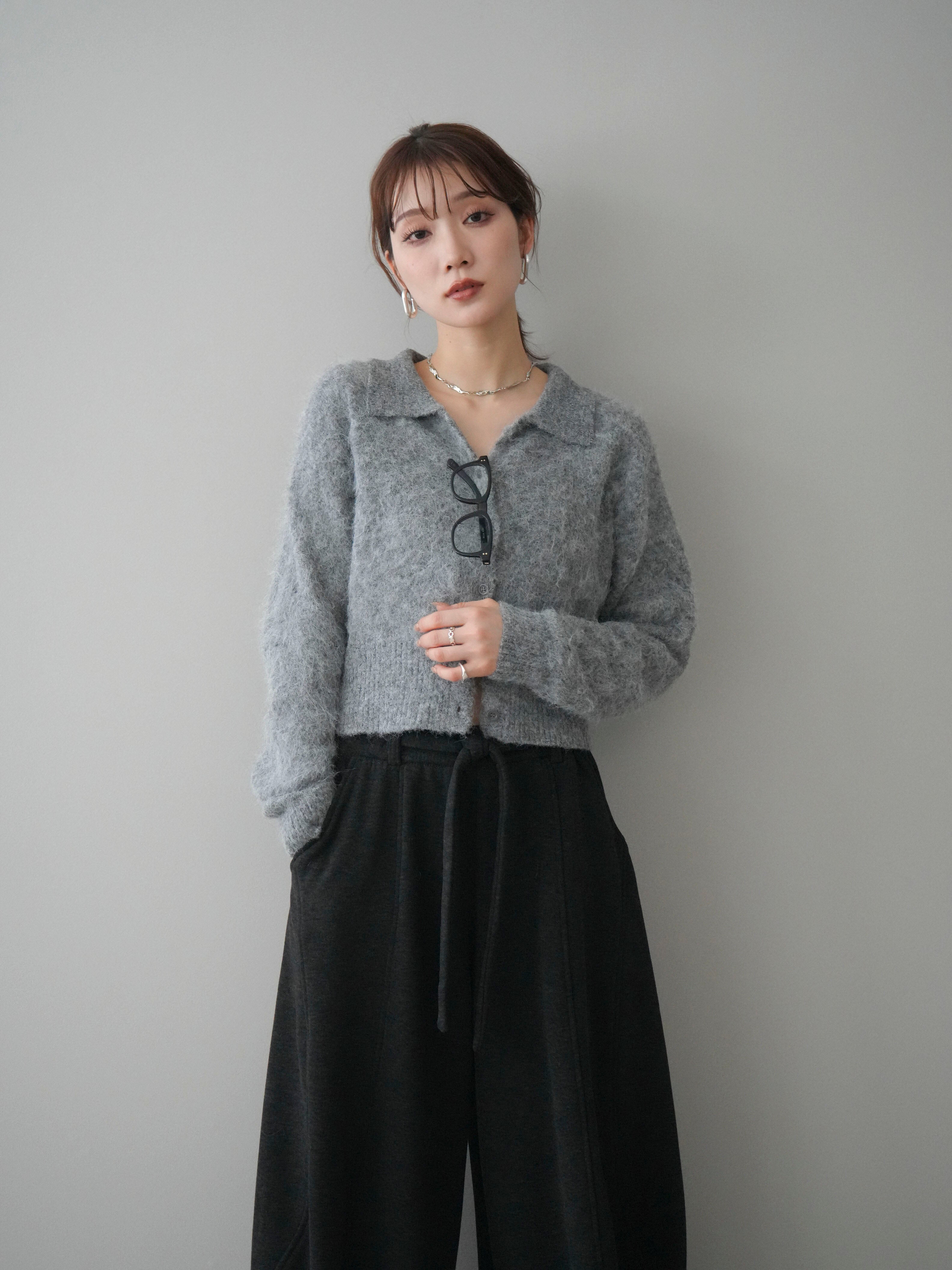 予約]モヘア衿付きボタンプルオーバー/charcoal – Lumier