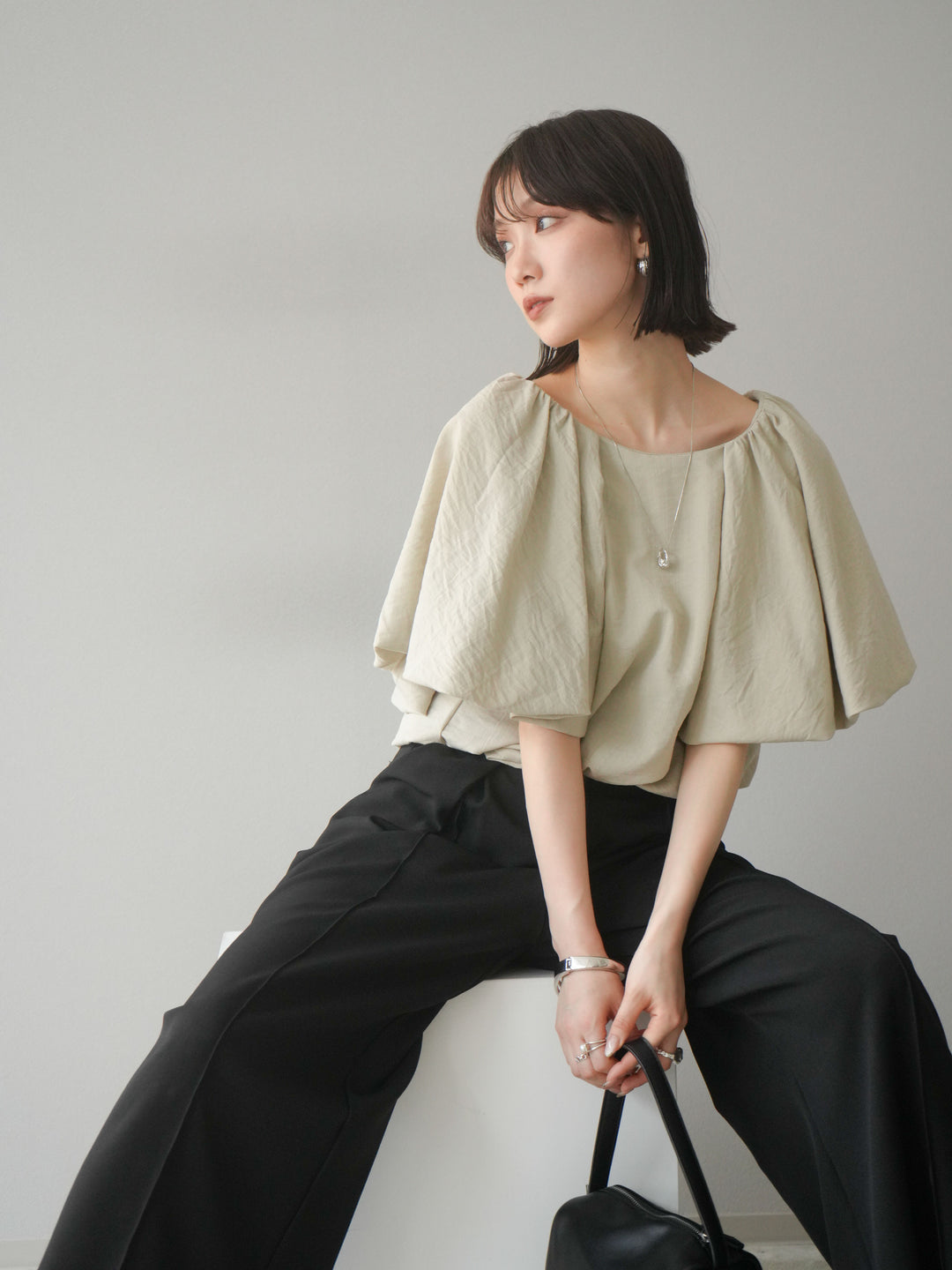 [SET] 燈籠袖褶襉設計上衣 + 拉鍊褶襉寬褲 (2 套)