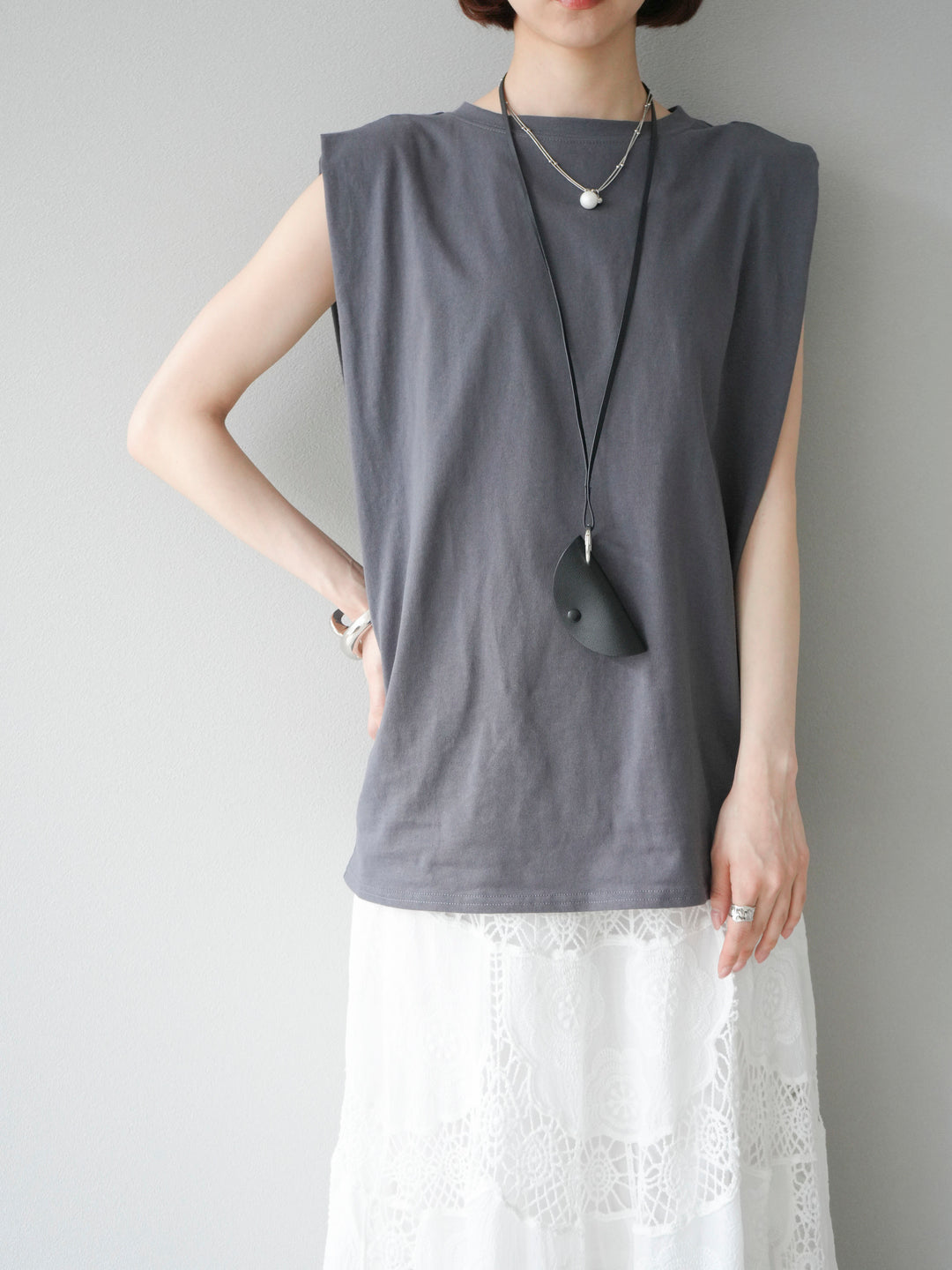 【預購】肩部褶皺法式袖套頭衫/黑色