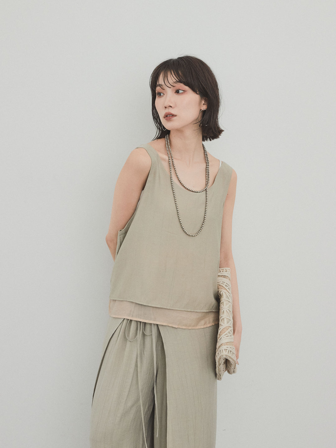 [預購] Washer Satin 薄紗多層背心/卡其米色