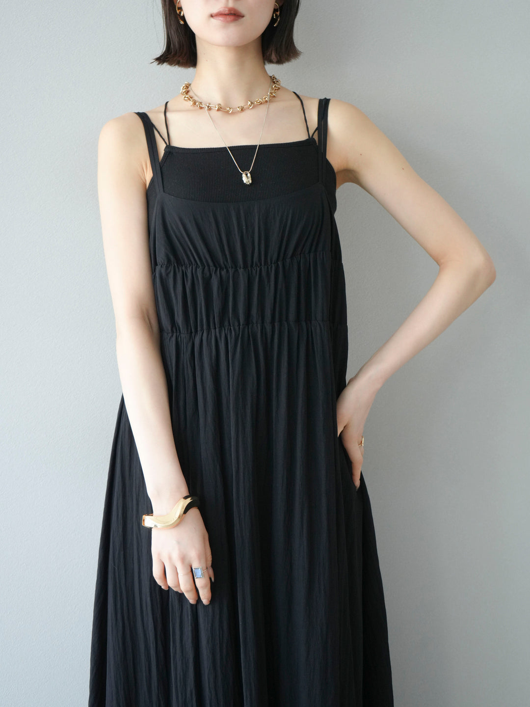 [SET]レーヨンシャーリングキャミワンピース+カップ付きバッククロスキャミソール(2set)