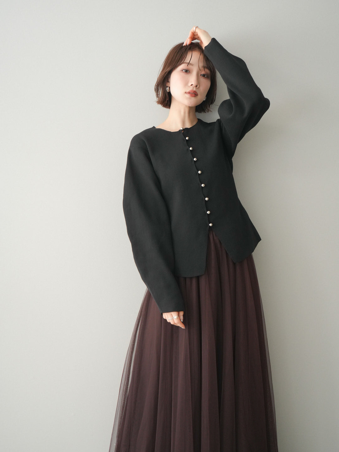 [予約]フロントスリットシルバーボタンニットカーディガン/black