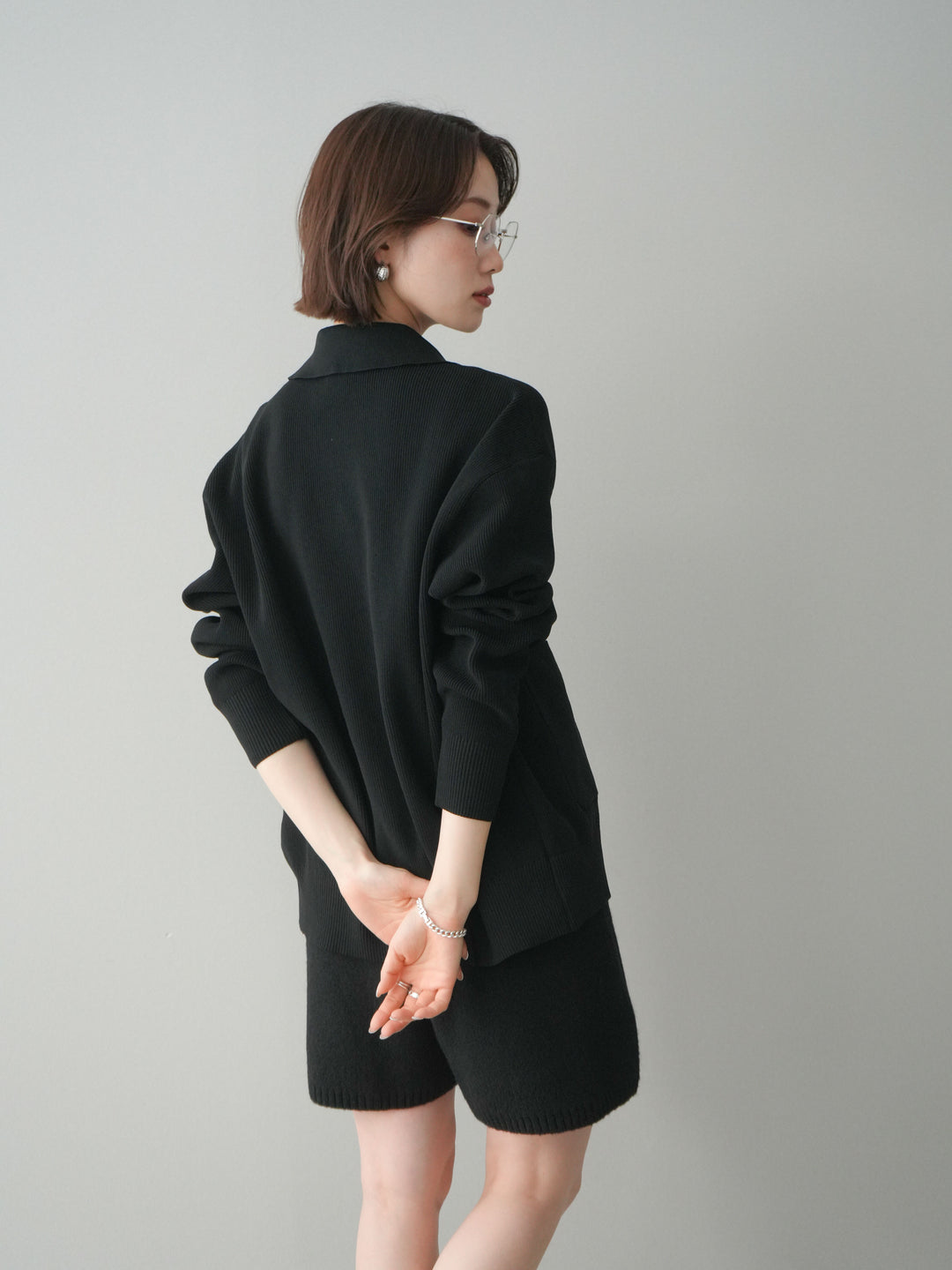 [予約]メタルボタン襟付きポリエステルニットカーディガン/black