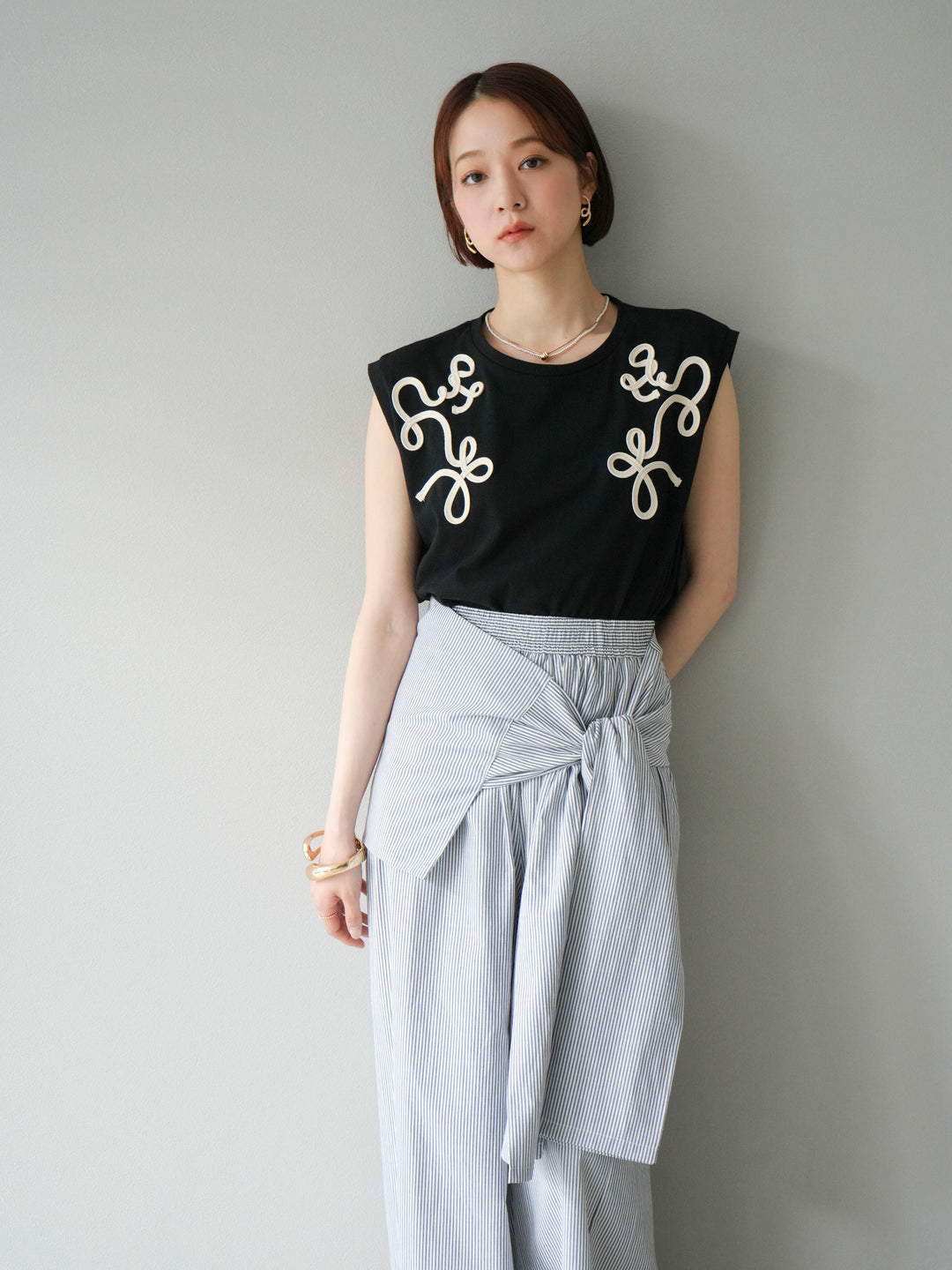 [SET]コード刺繍フレンチスリーブTシャツ+ウエスト巻きストライプイージーパンツ(2set)