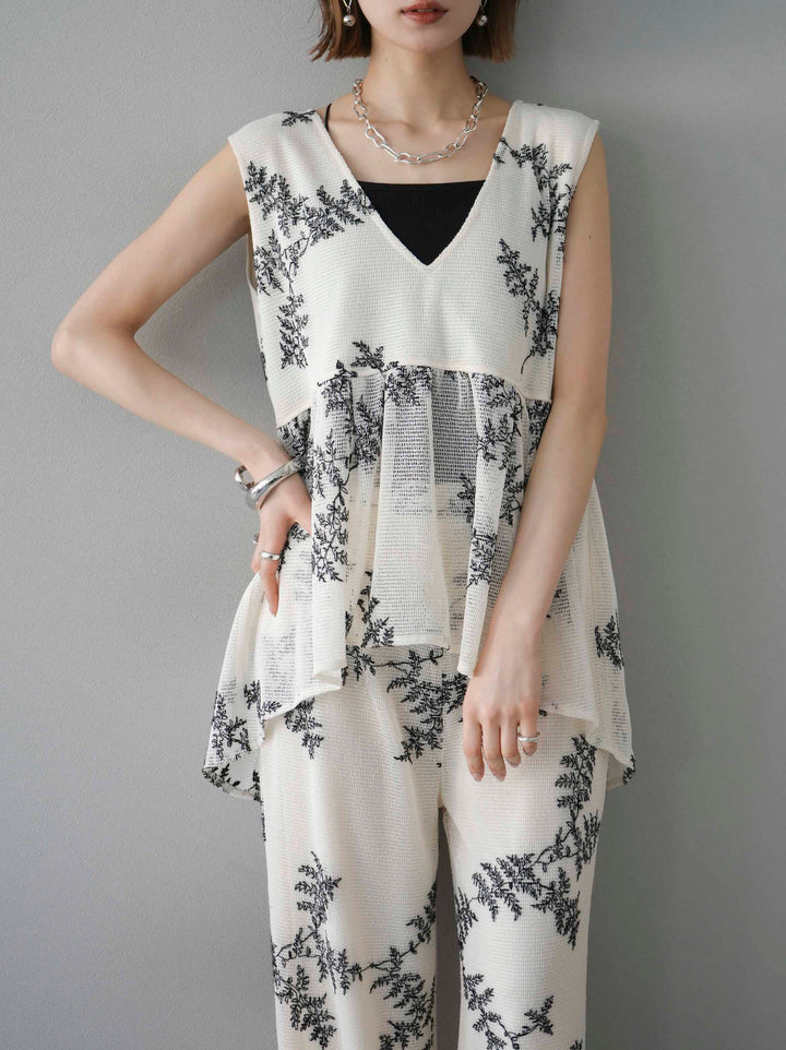 [予約]リーフ柄メッシュVネックフレアトップス/アイボリー