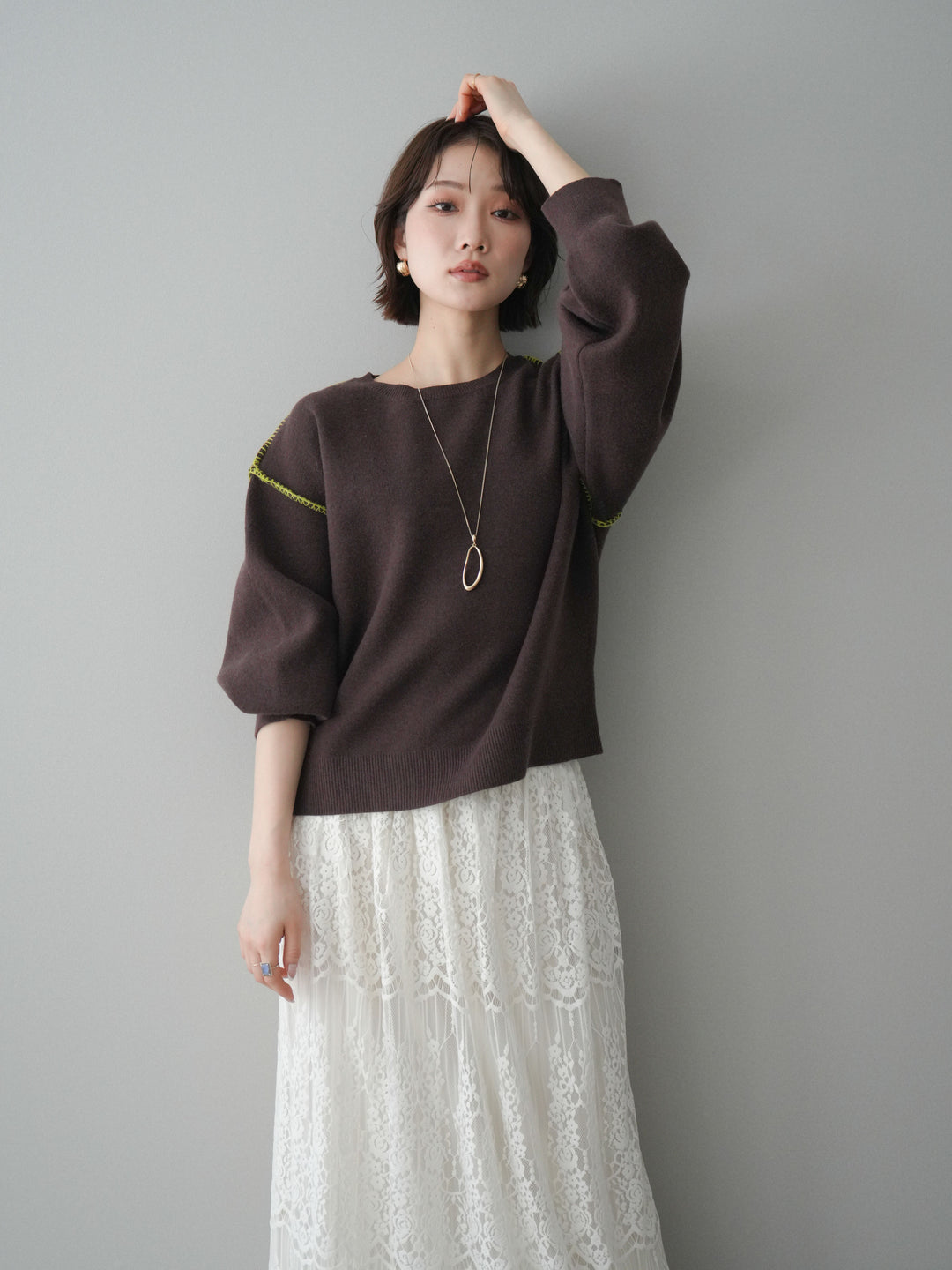 [予約]バックロゴ刺繍配色ステッチニットプルオーバー/brown