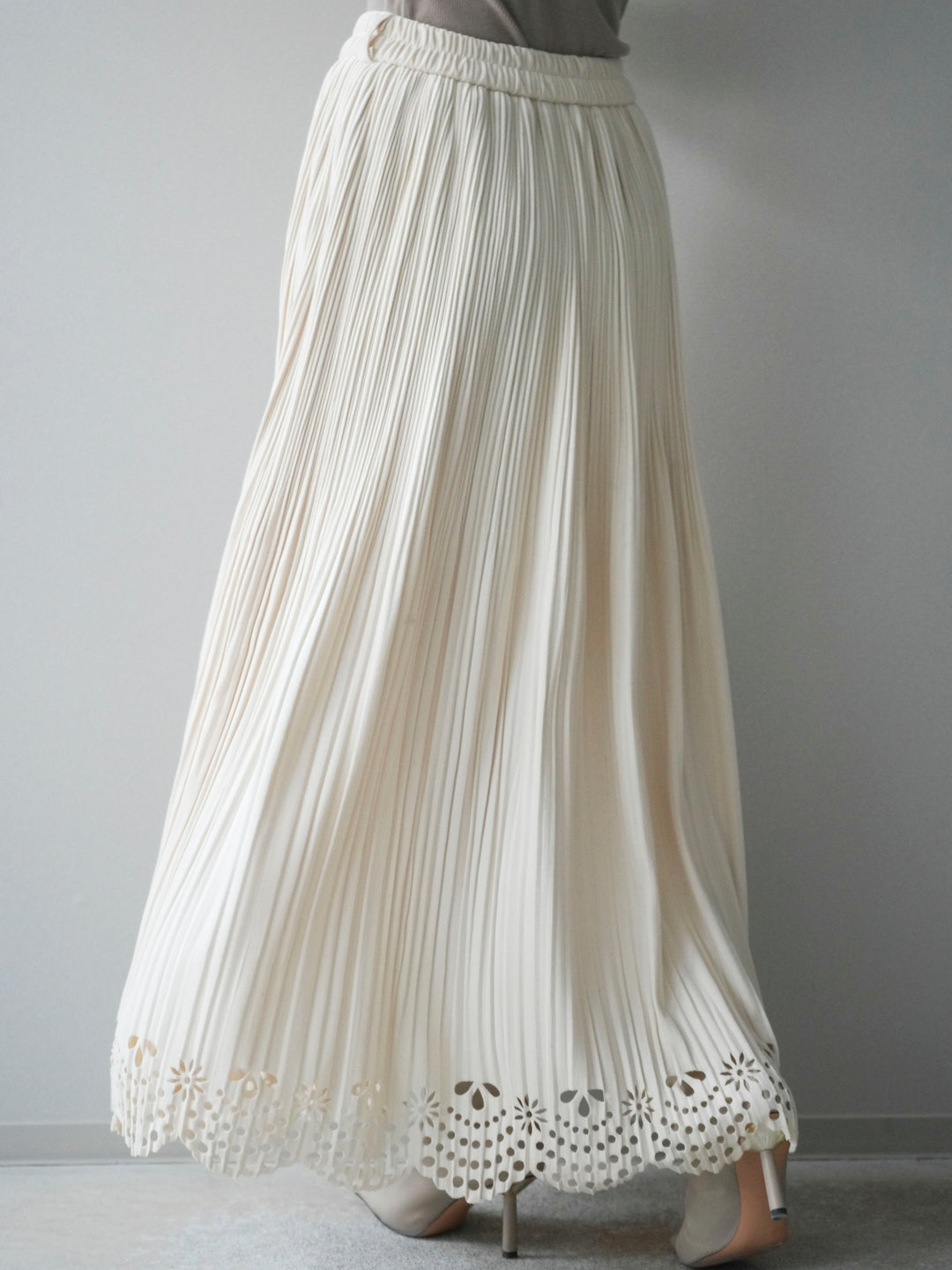 [予約]パンチングデザインスエードプリーツスカート/ivory
