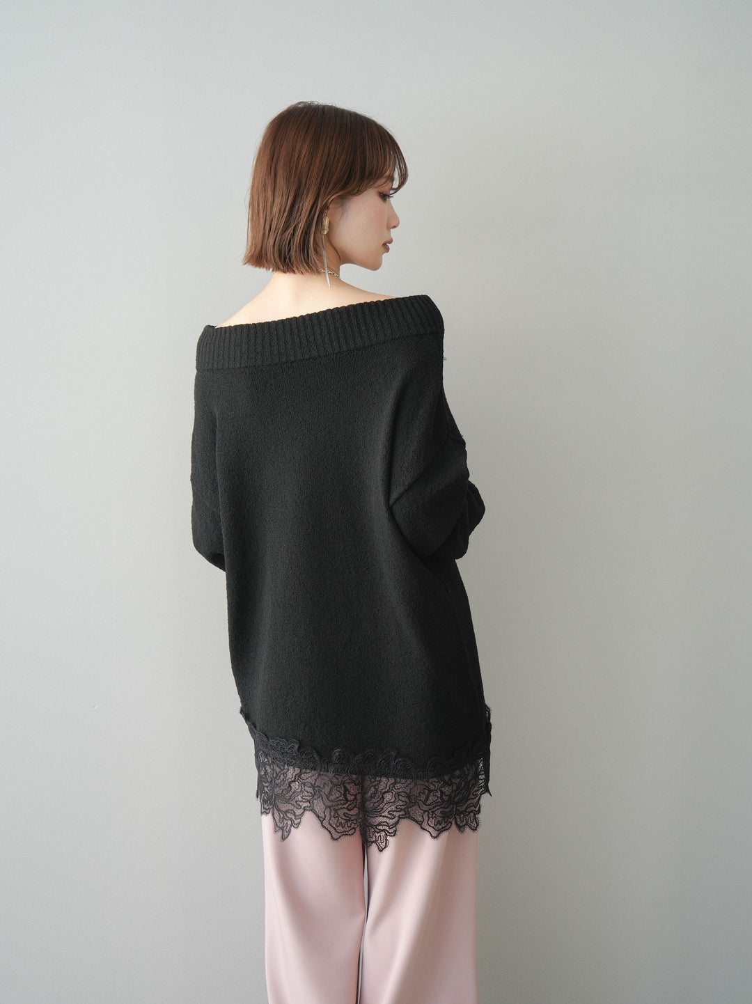 [SET]アシンメトリーレースヘムニットプルオーバー+ベルト付キーホルダーモチーフワイドパンツ(2set)