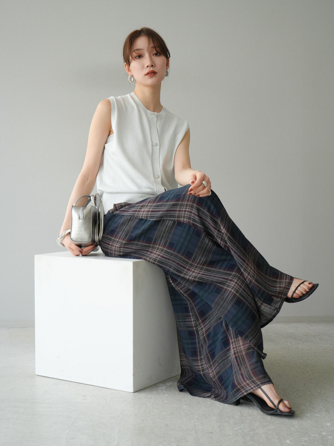 [SET] 金銀絲針織背心 + 透視格紋寬鬆褲 (2 件套)