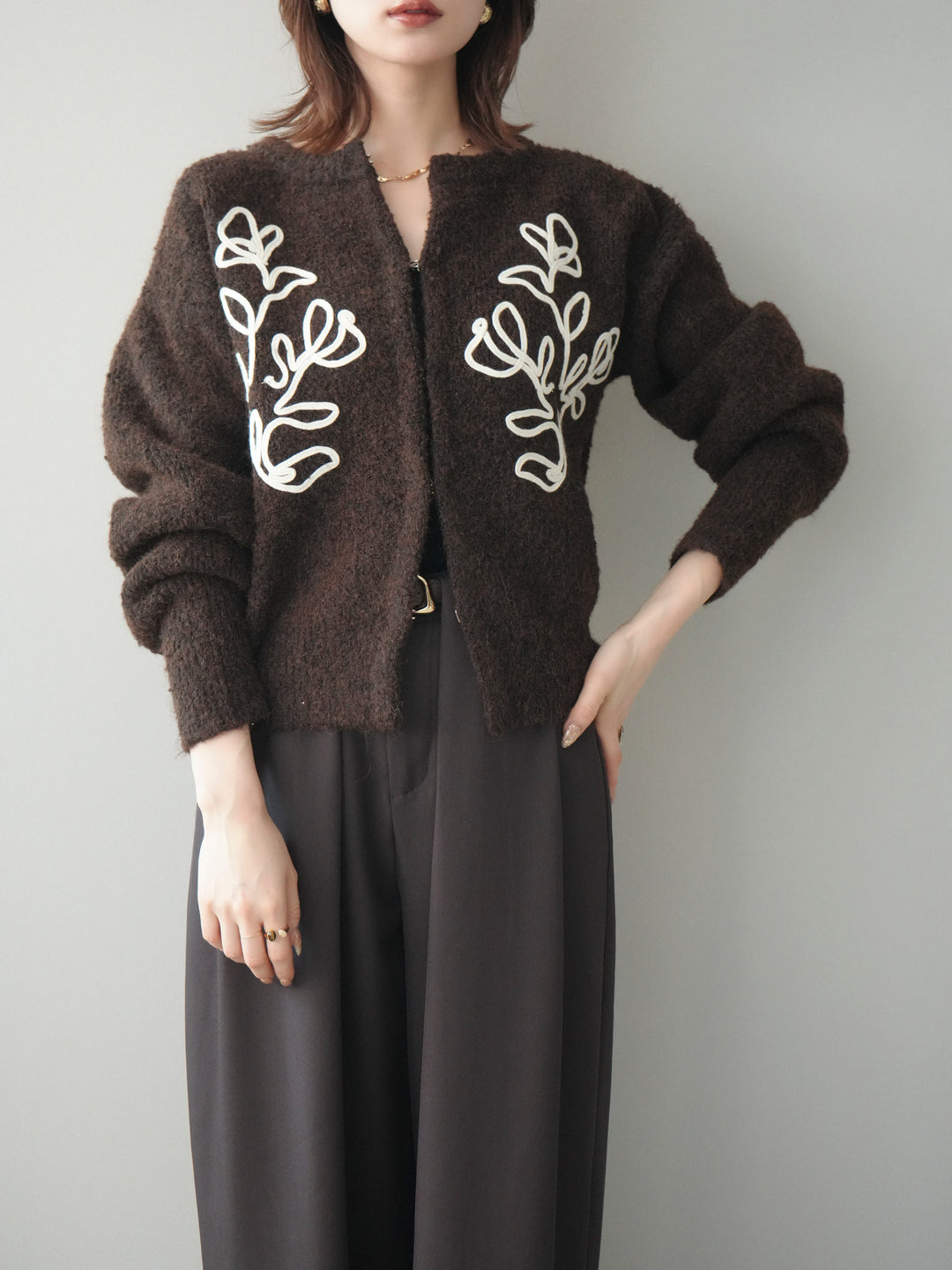 [予約]テープ刺繍ホック開きブークレニットカーディガン/darkbrown