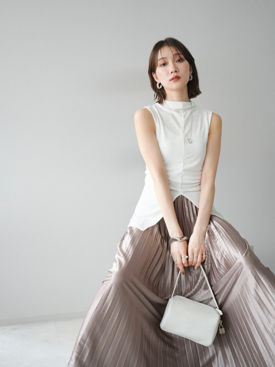 [予約]フロントスリットレーヨンニットトップス/ホワイト